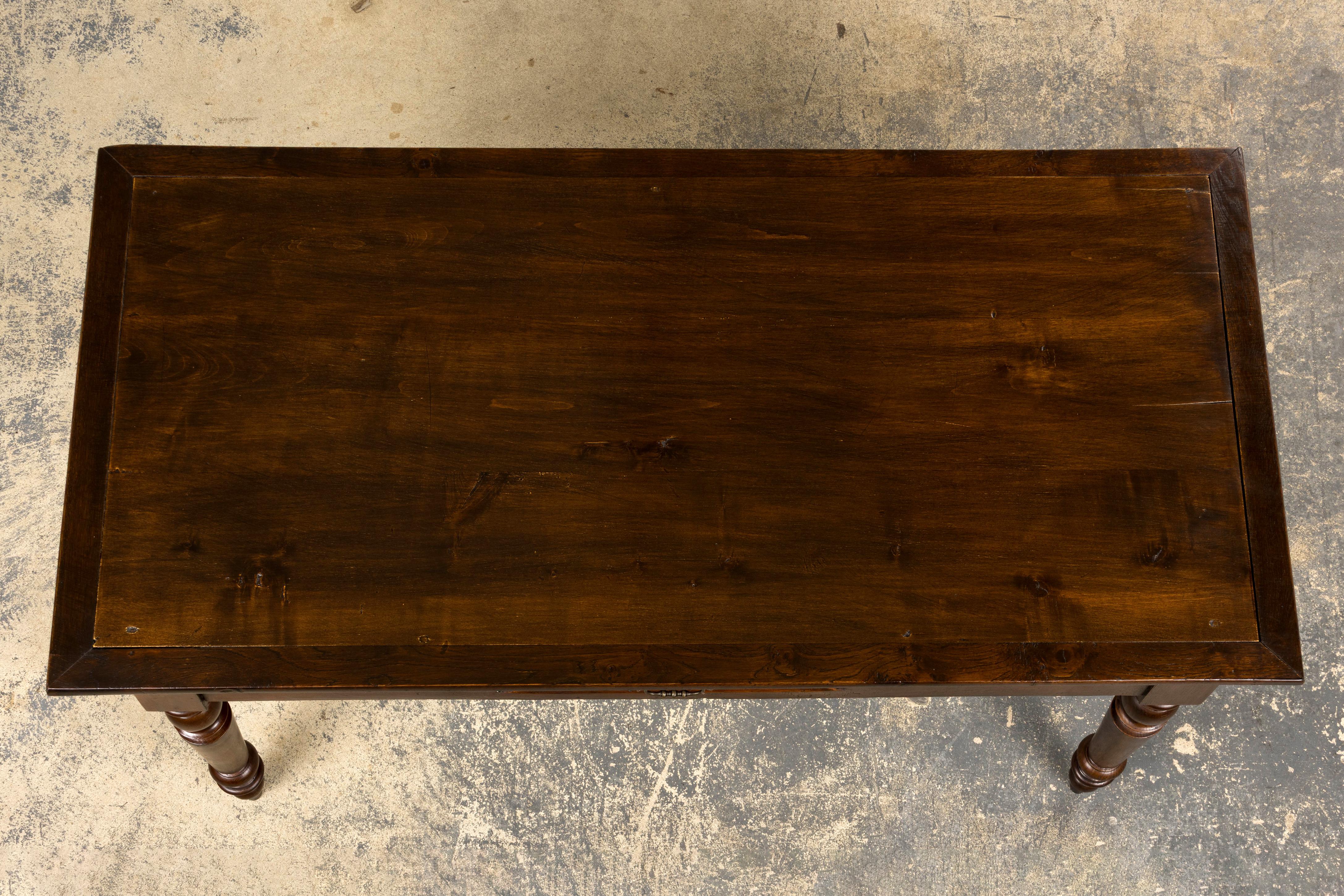 Antique Country French Louis Philippe Style Farmhouse Maple Table In Good Condition For Sale In Astoria, NY