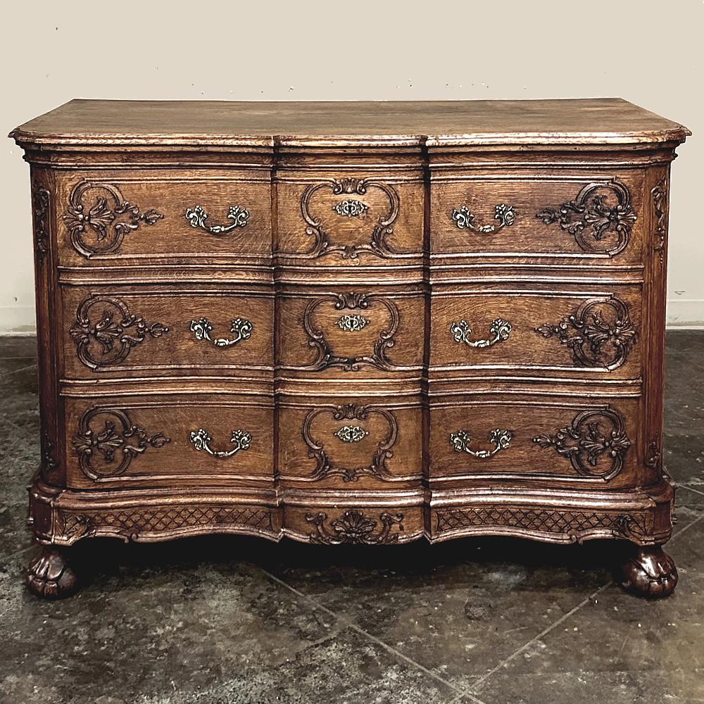 Antique Country French Louis XIV Commode ~ Chest of Drawers In Good Condition For Sale In Dallas, TX