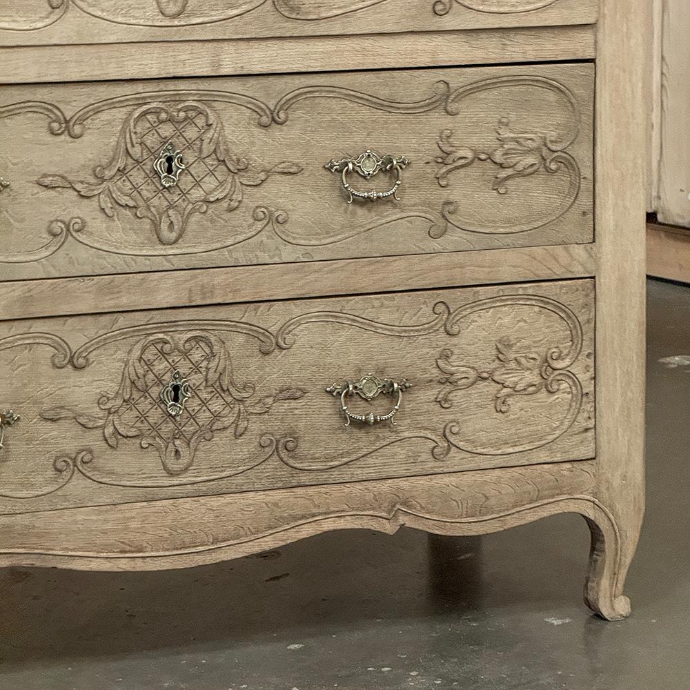 Antique Country French Louis XIV Commode in Stripped Oak For Sale 5