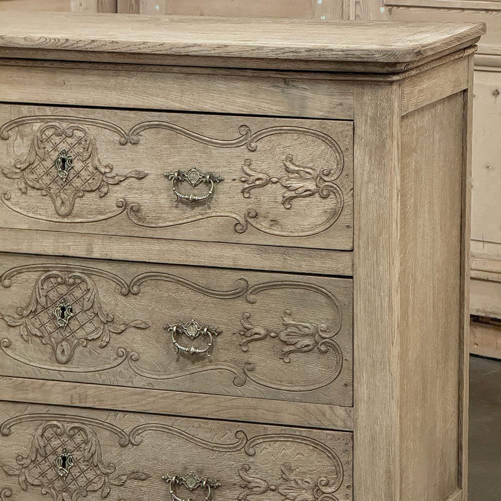 Antique Country French Louis XIV Commode in Stripped Oak For Sale 6