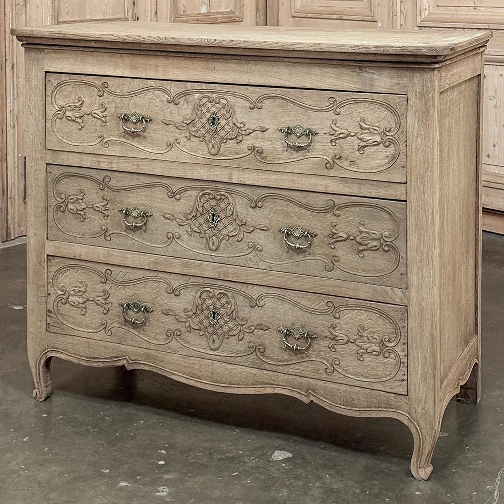 Antique Country French Louis XIV Commode in Stripped Oak In Good Condition For Sale In Dallas, TX