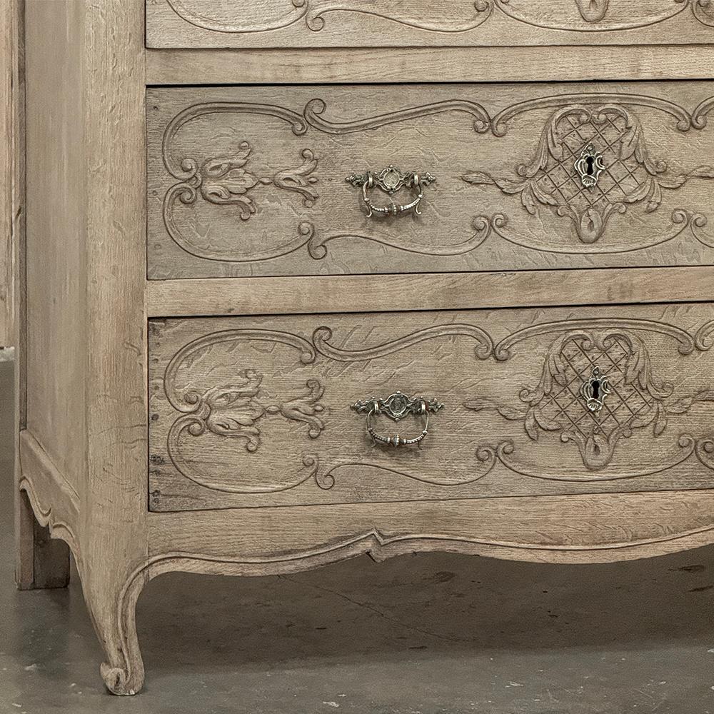 Antique Country French Louis XIV Commode in Stripped Oak For Sale 3