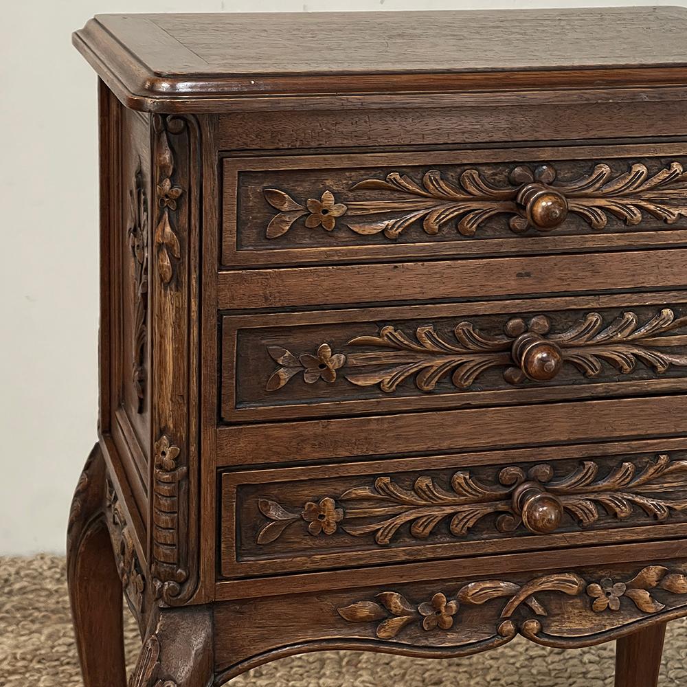 Walnut Antique Country French Louis XIV Petite Commode ~ Chest of Drawers For Sale