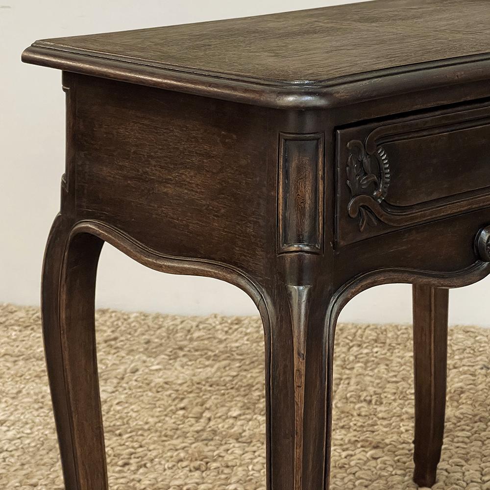 Antiquité Country French Louis XV Walnut Nightstand ~ End Table en vente 1