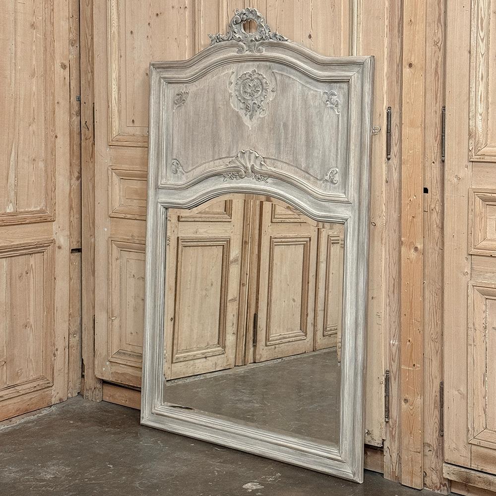 Français Antique miroir Trumeau Louis XV blanchi à la chaux français en vente