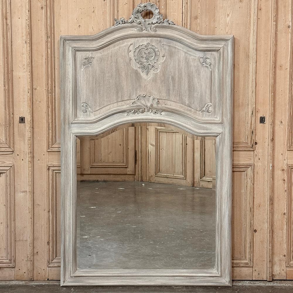 Biseauté Antique miroir Trumeau Louis XV blanchi à la chaux français en vente