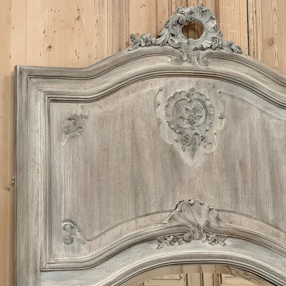 Antique miroir Trumeau Louis XV blanchi à la chaux français Bon état - En vente à Dallas, TX