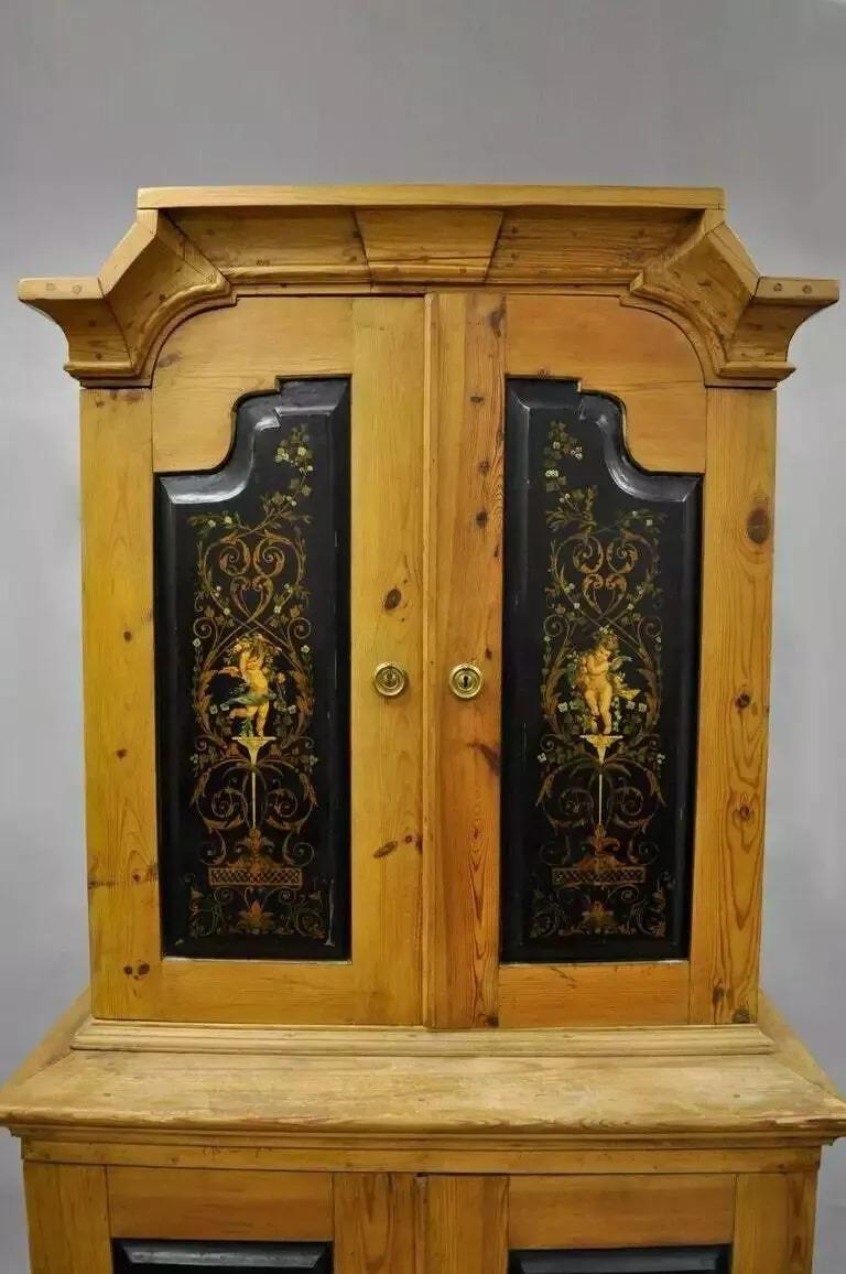Antike Land Französisch neoklassischen Putti gemalt Kiefer Cupboard Cabinet Hutch (Neoklassisch) im Angebot