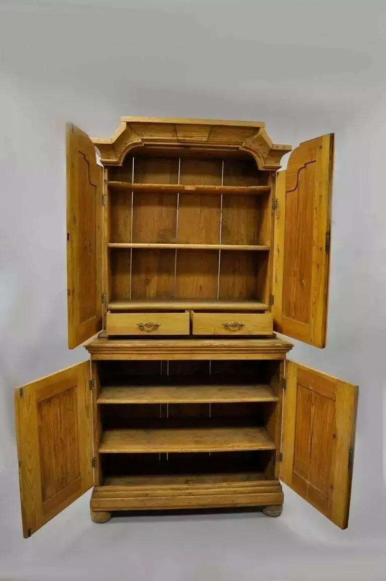 Antike Land Französisch neoklassischen Putti gemalt Kiefer Cupboard Cabinet Hutch im Zustand „Gut“ im Angebot in Philadelphia, PA