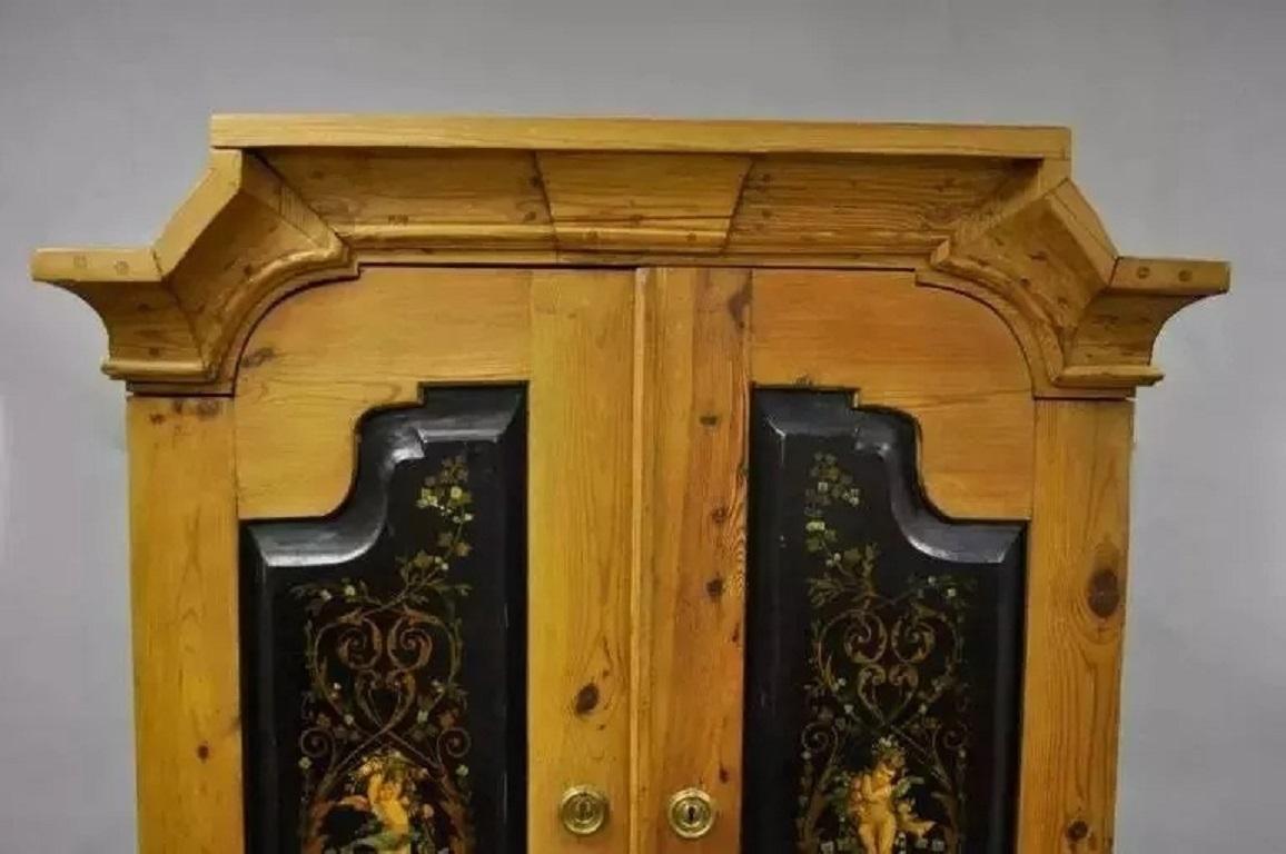 Antike Land Französisch neoklassischen Putti gemalt Kiefer Cupboard Cabinet Hutch im Angebot 1