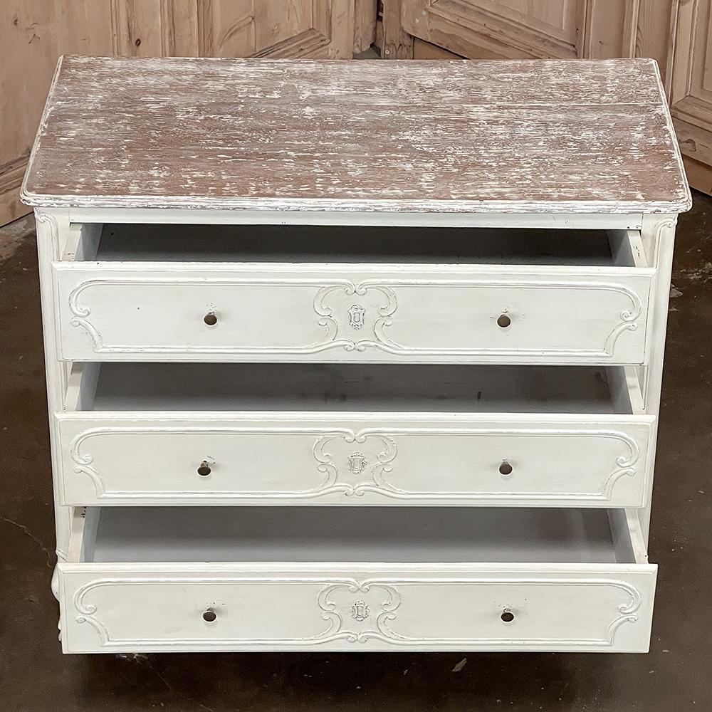 Antique Country French Painted Commode ~ Chest of Drawers In Good Condition For Sale In Dallas, TX