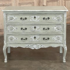 Ancienne commode française peinte de style campagnard