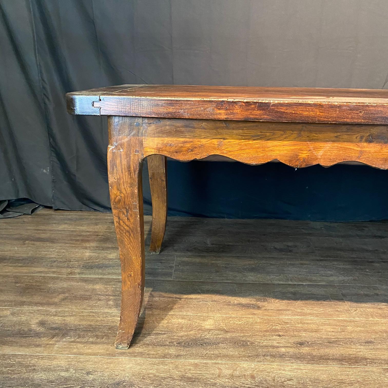 Français Table de salle à manger de campagne Antique French Provincial en vente