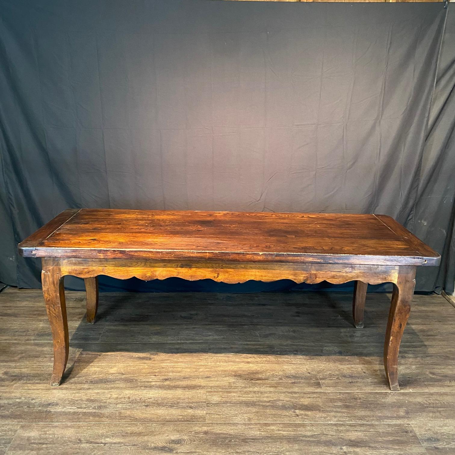 Table de salle à manger de campagne Antique French Provincial Bon état - En vente à Hopewell, NJ