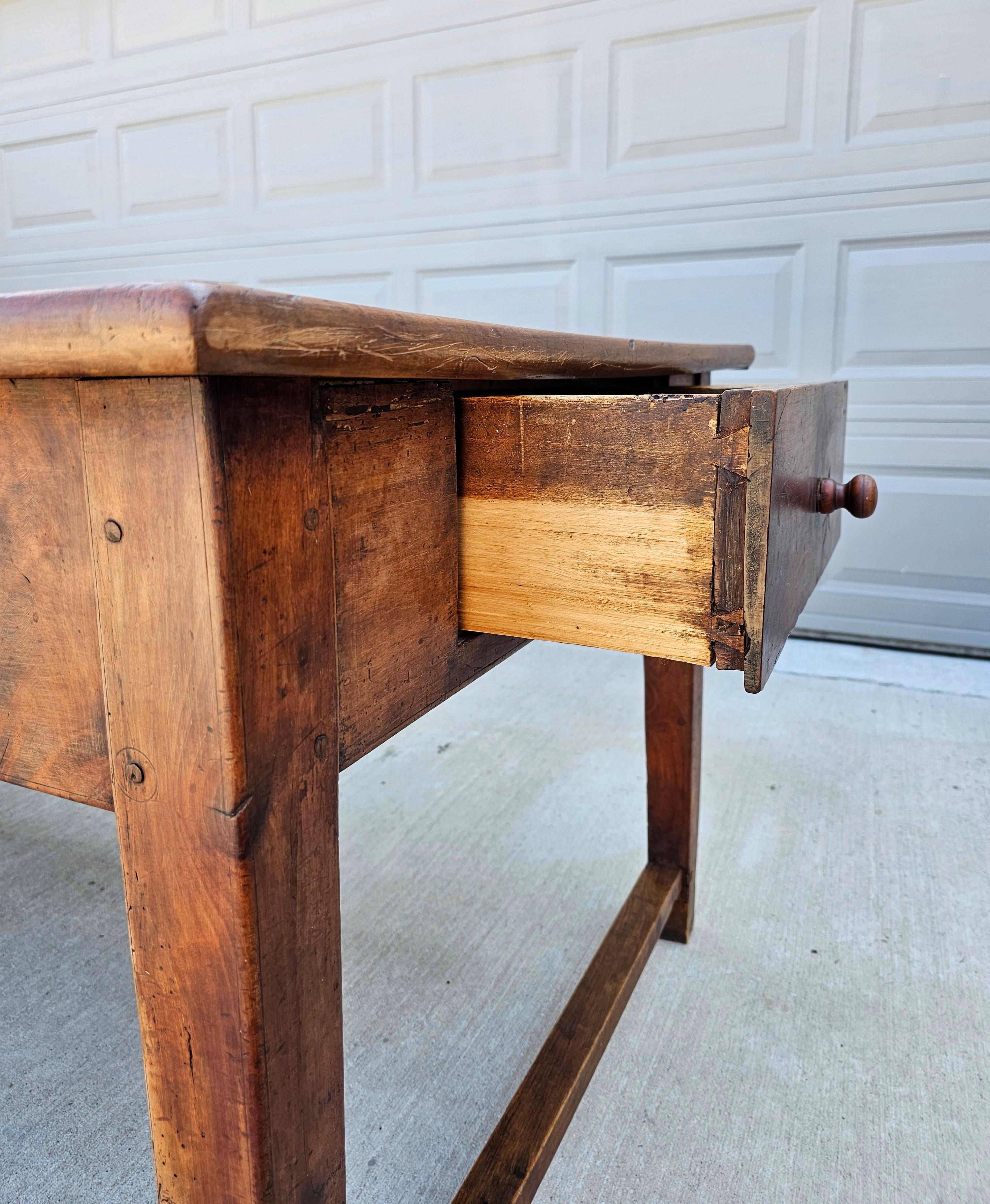 Antique French Provincial Fruitwood Farmhouse Table Isola da cucina 6