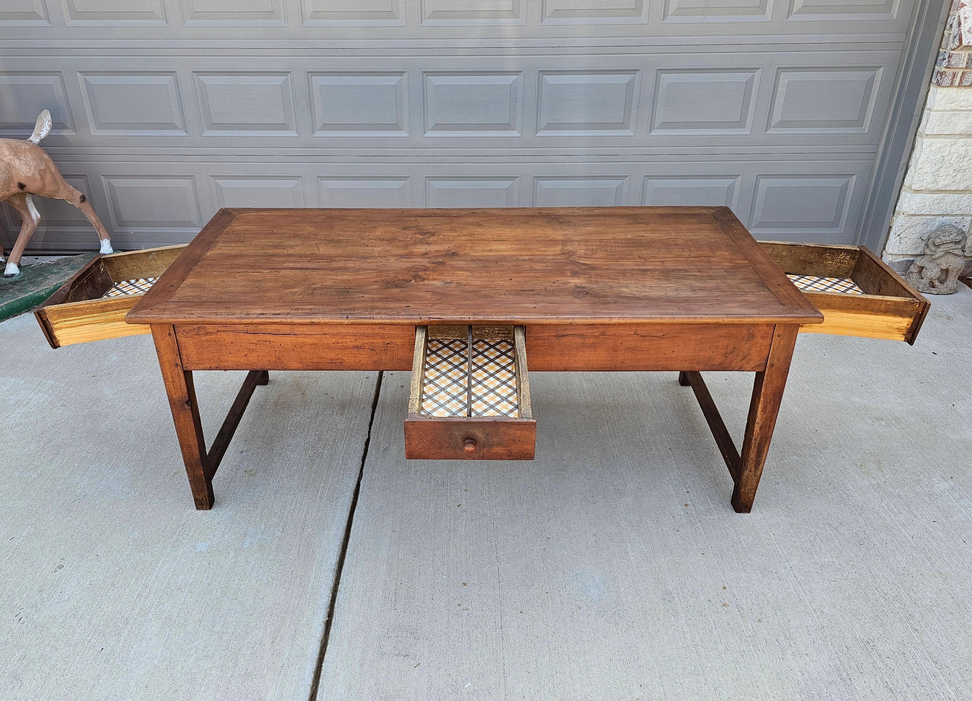 Antique French Provincial Fruitwood Farmhouse Table Isola da cucina 12