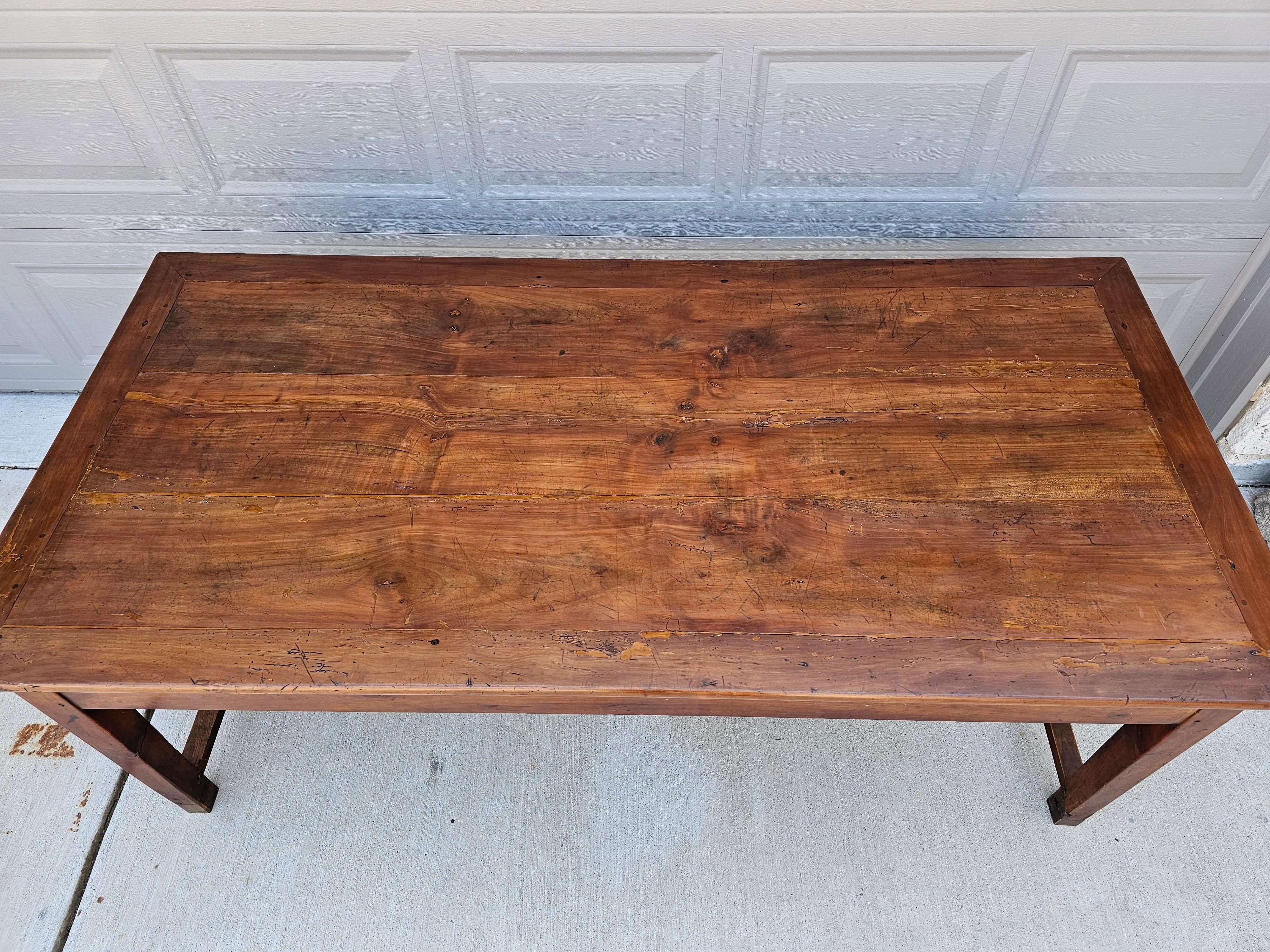Fatto a mano Antique French Provincial Fruitwood Farmhouse Table Isola da cucina