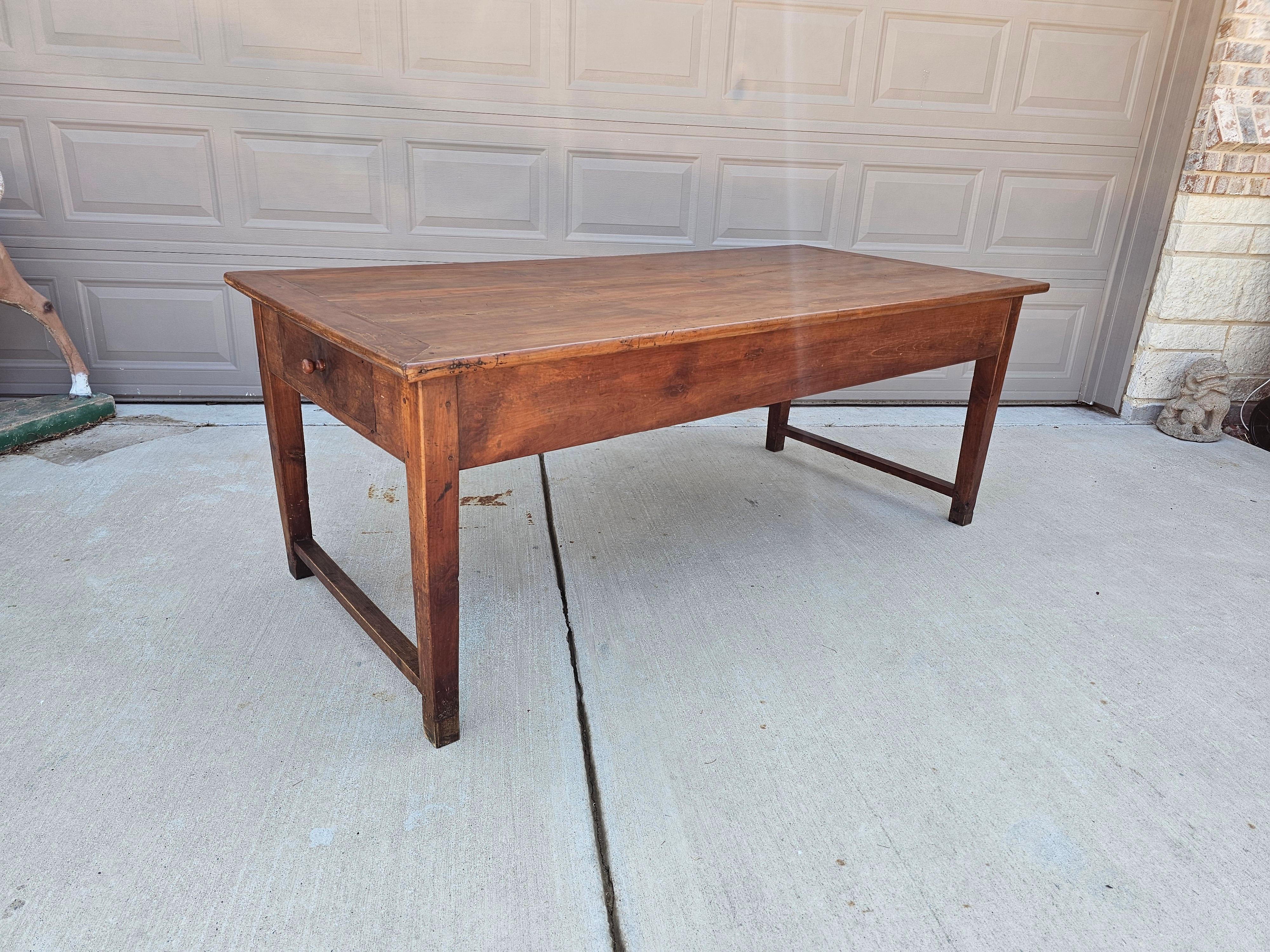 Antique French Provincial Fruitwood Farmhouse Table Isola da cucina 1