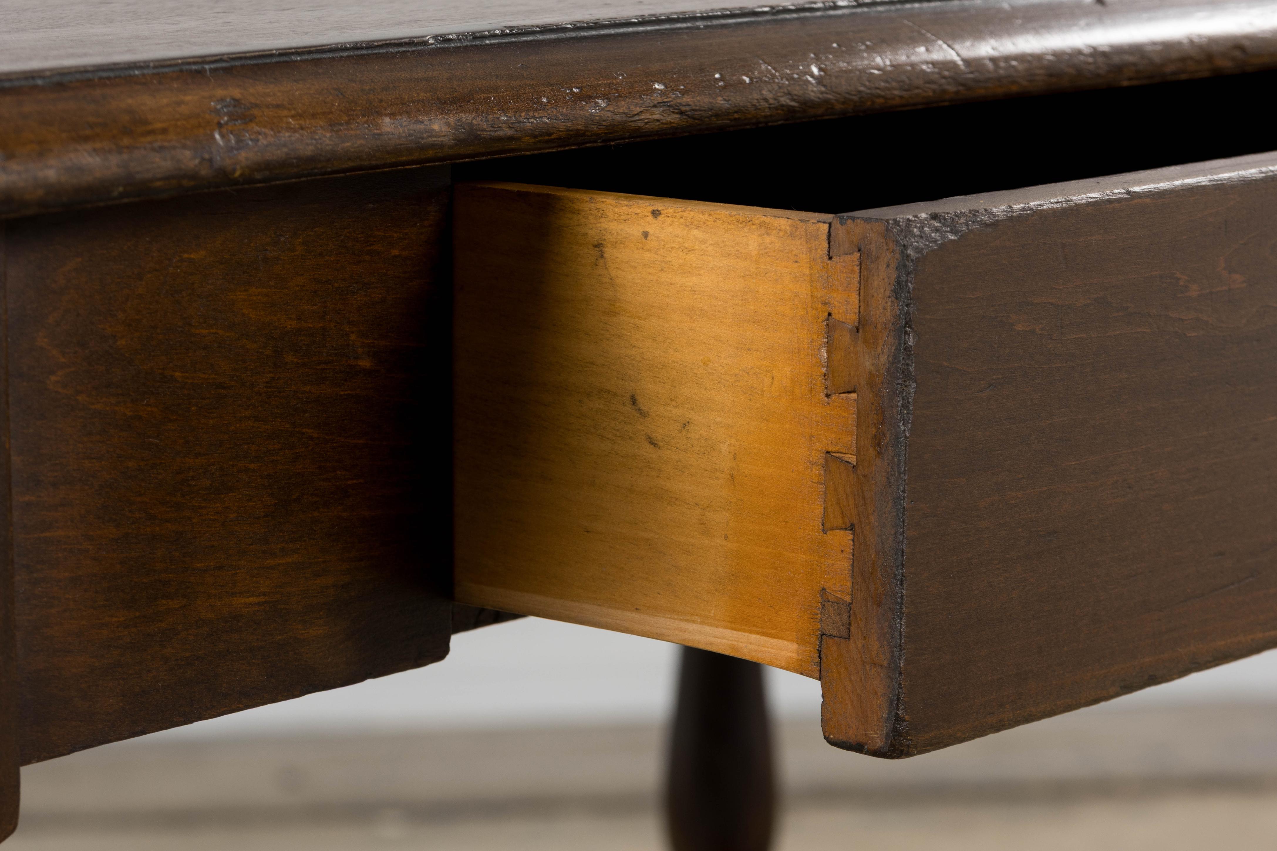 Antique French Provincial Maple Writing Table (Tavolo da scrittura in acero) in vendita 2