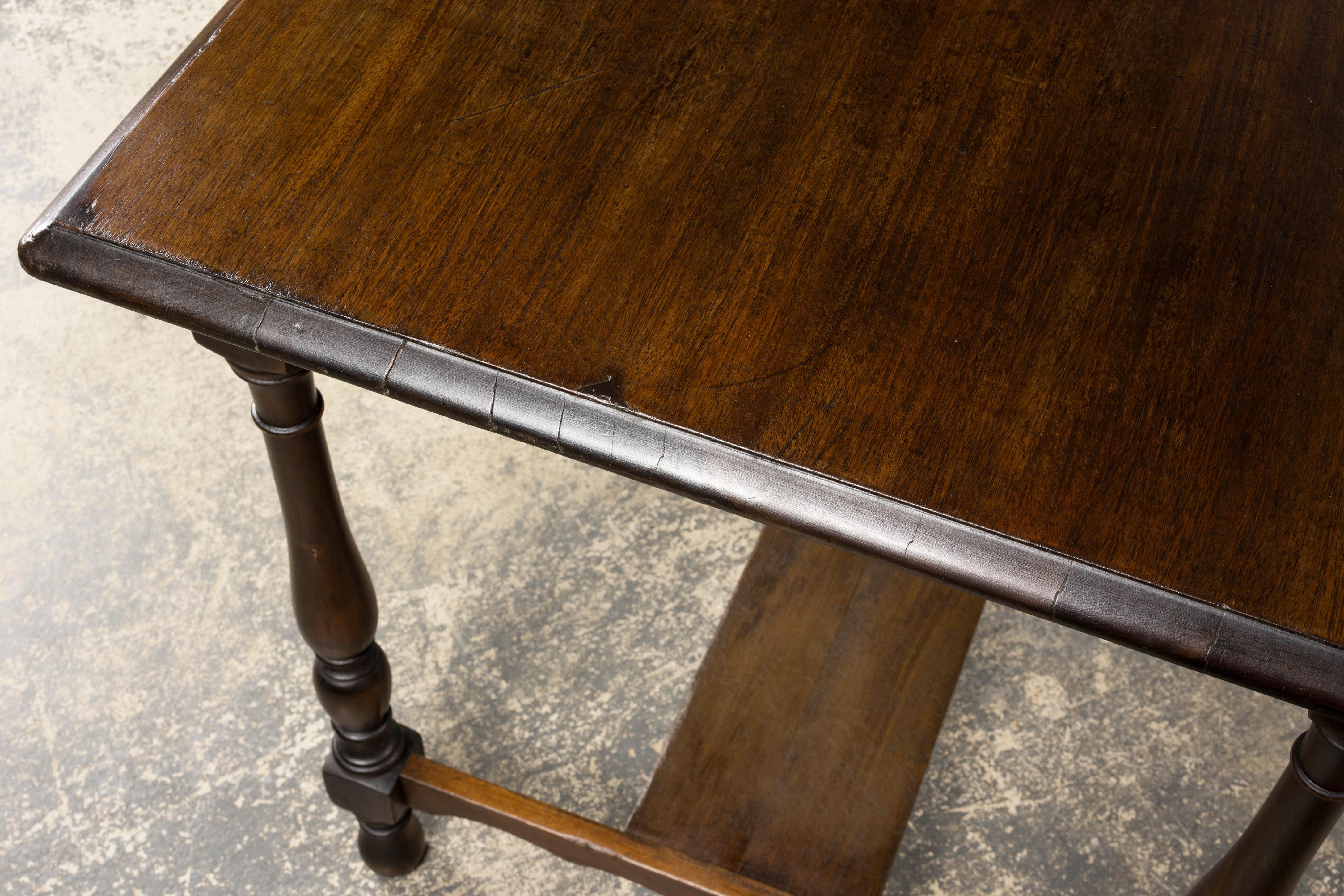 Antique French Provincial Maple Writing Table (Tavolo da scrittura in acero) in vendita 5