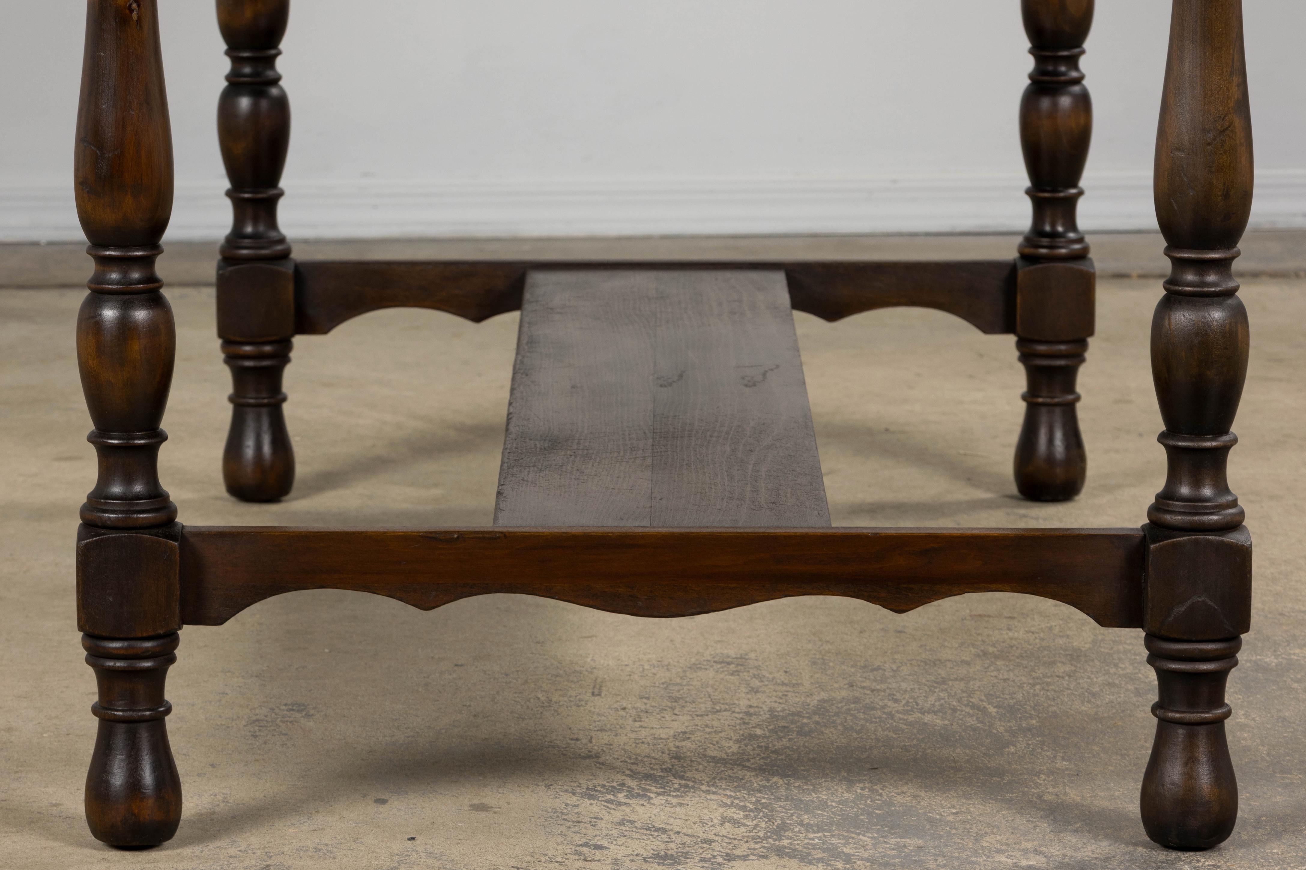 Antique French Provincial Maple Writing Table (Tavolo da scrittura in acero) in vendita 6