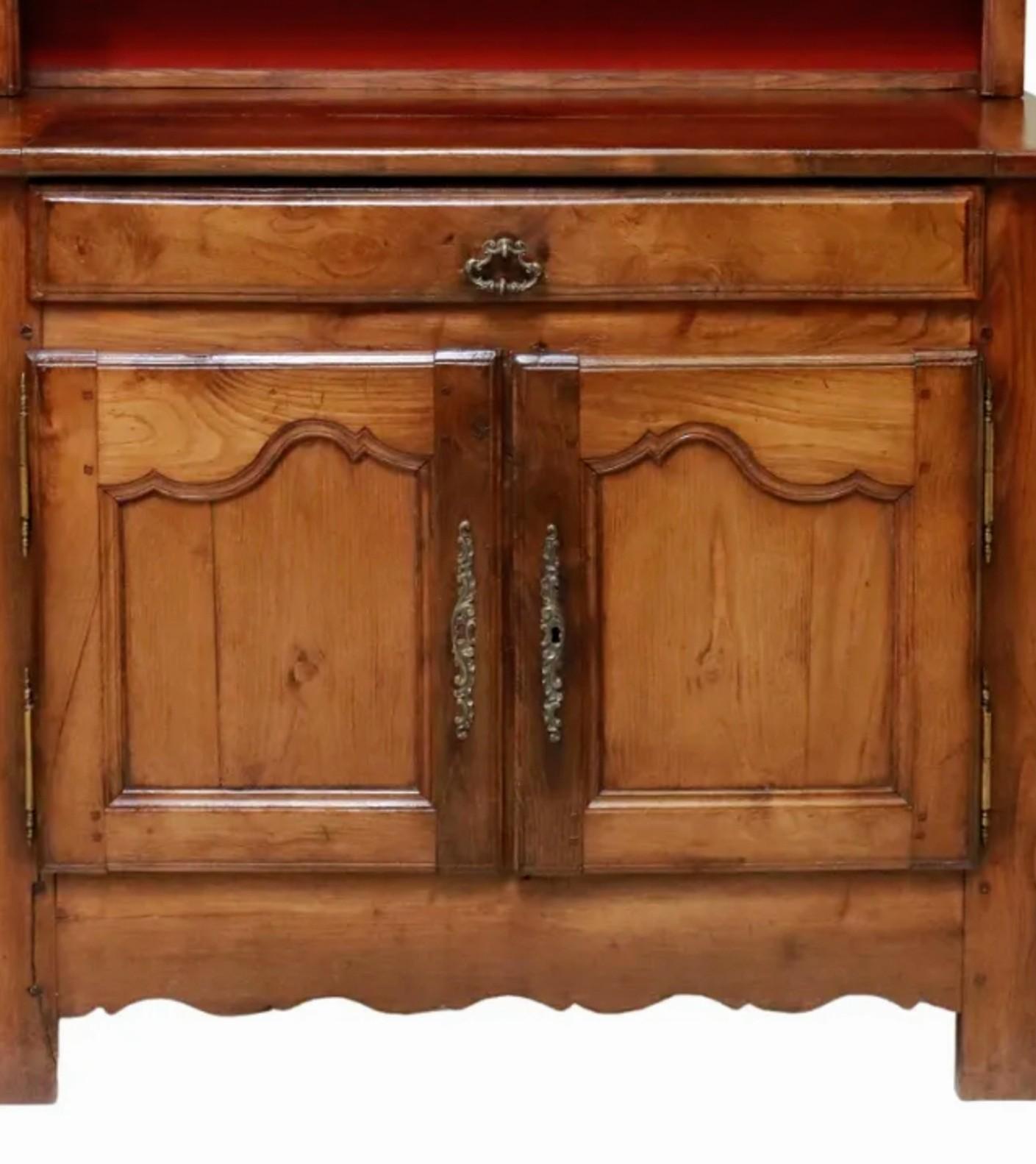 Antique Country French Provincial Oak Vaisselier Buffet  In Good Condition For Sale In Forney, TX