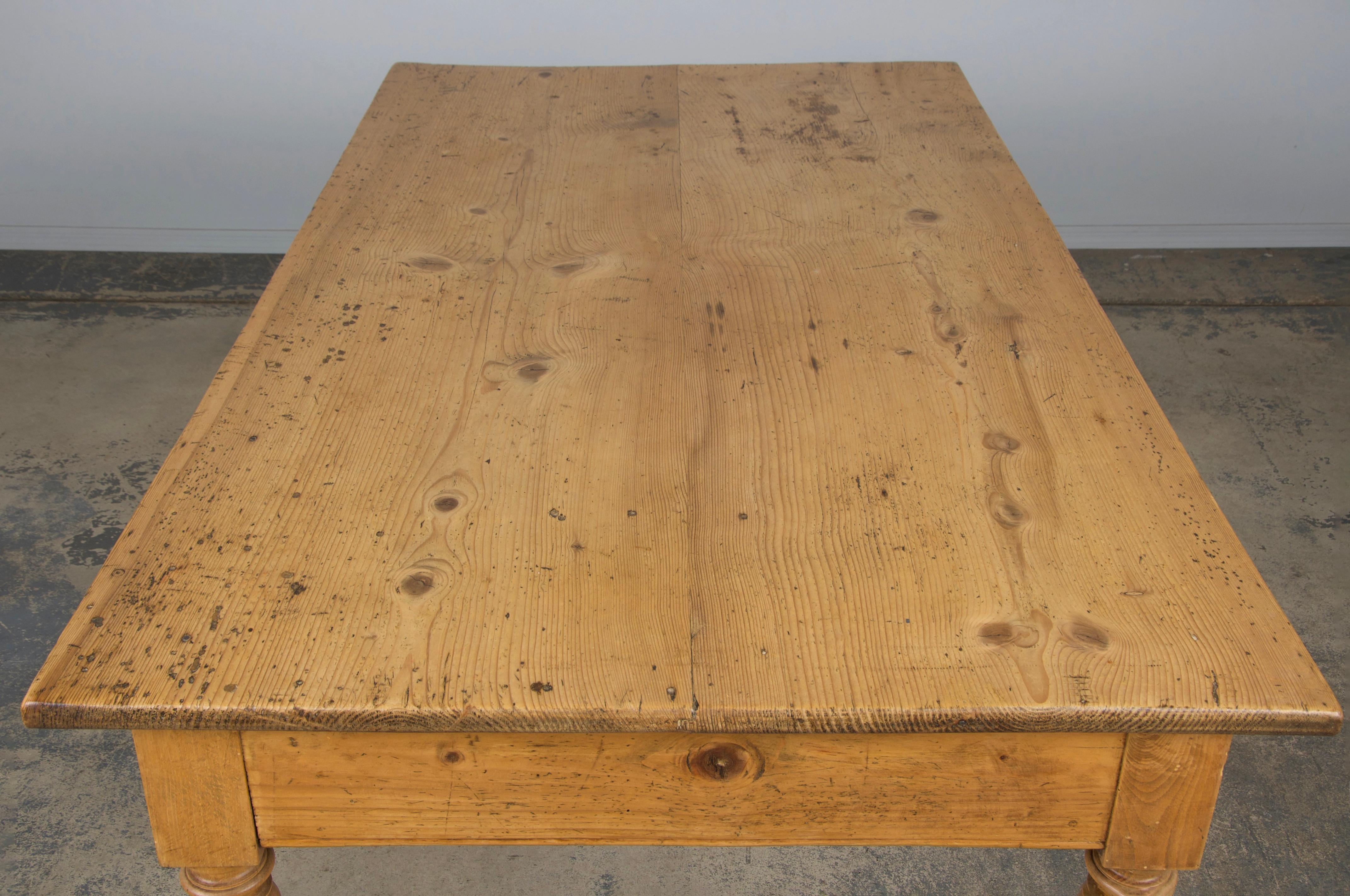 Antique Country French Provincial Mesa de granja de pino en venta 5