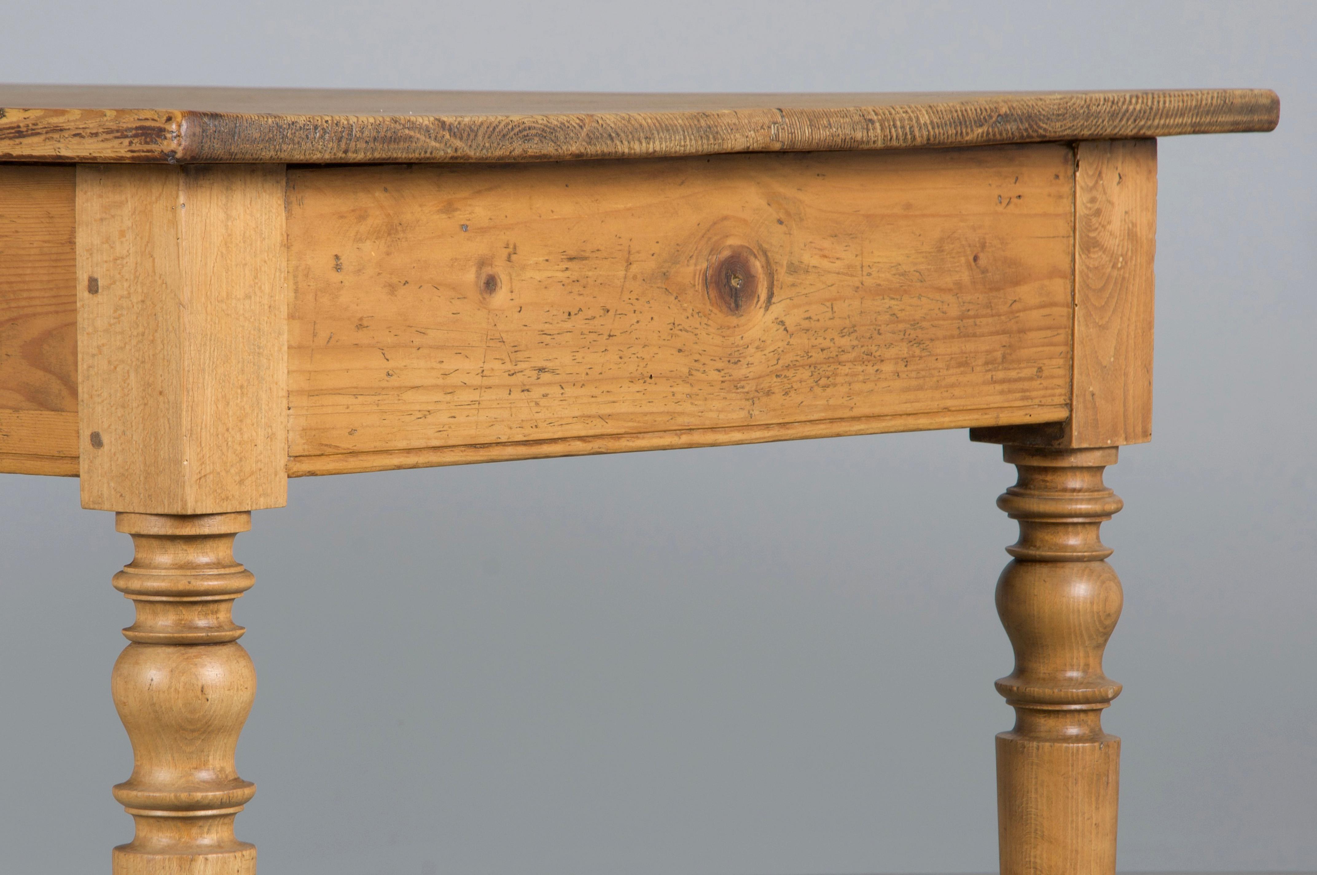 Antique Country French Provincial Mesa de granja de pino en venta 8
