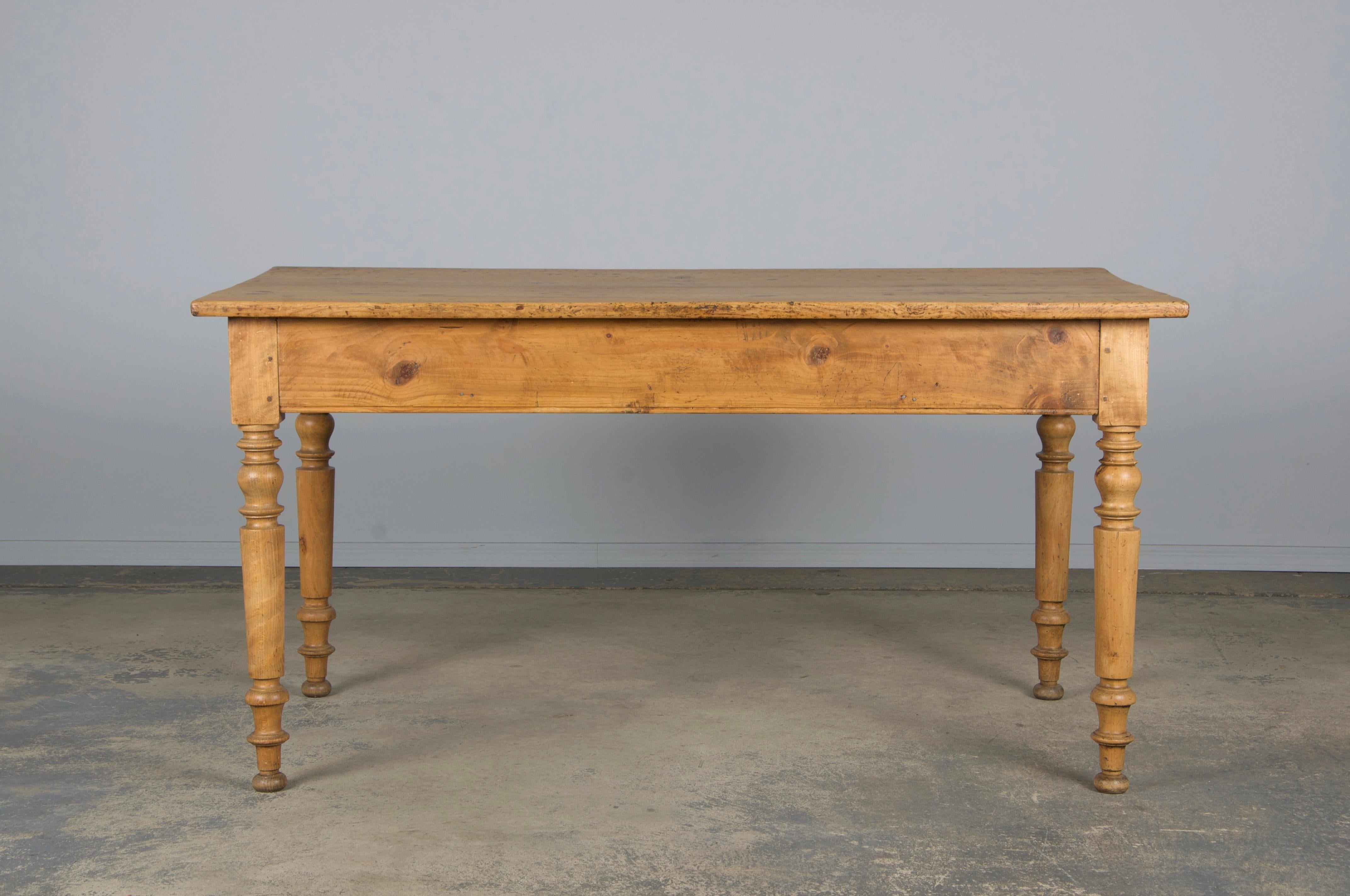 Antique Country French Provincial Mesa de granja de pino en venta 12