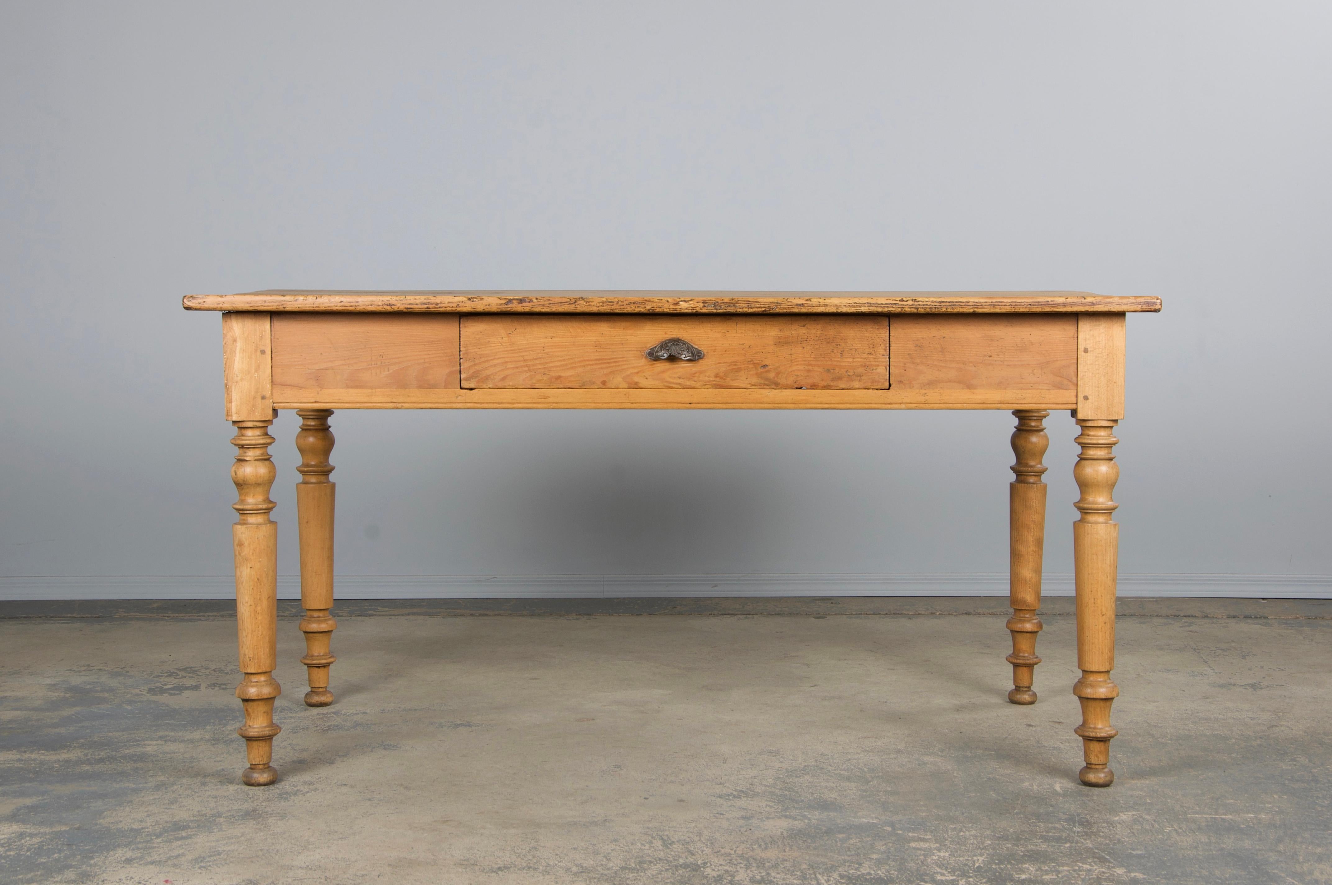 Antique Country French Provincial Mesa de granja de pino Provincial francés en venta