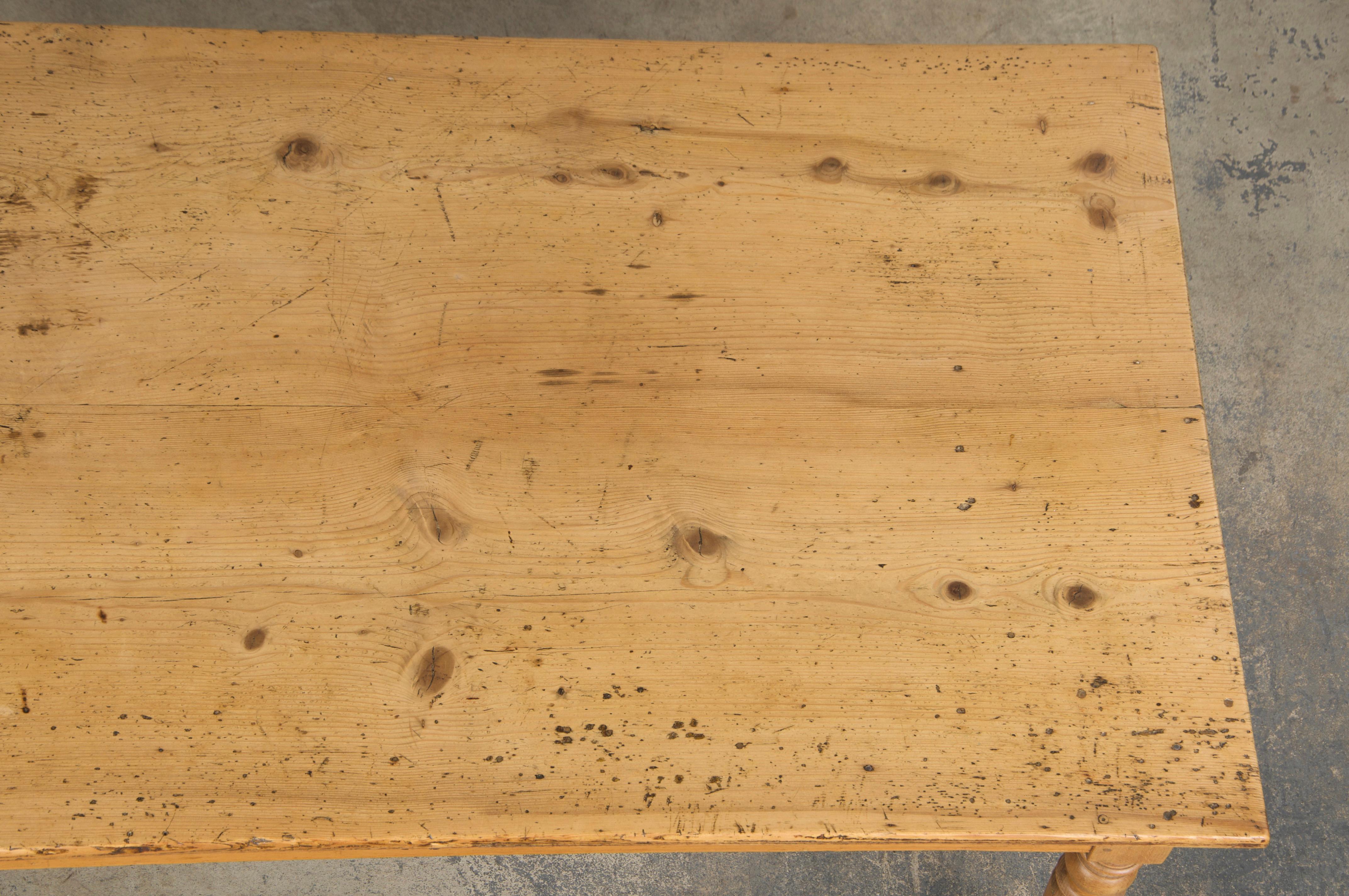 Antique Country French Provincial Mesa de granja de pino siglo XIX en venta