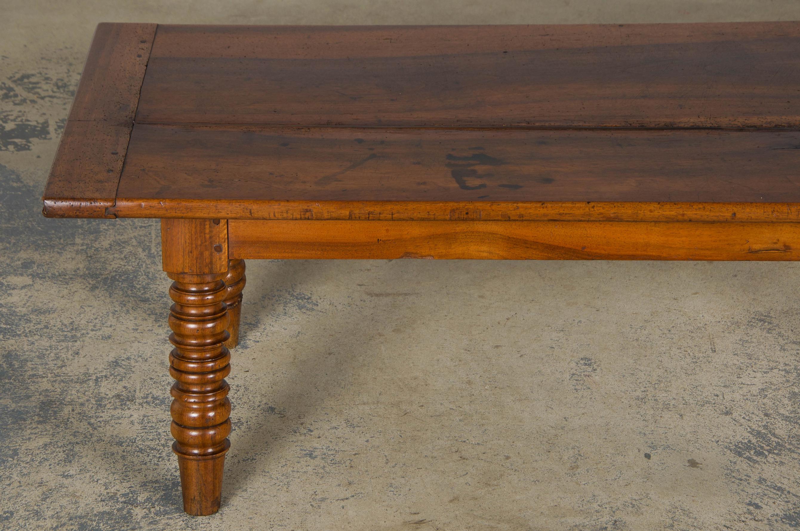 Antique Country French Provincial Walnut Farmhouse Coffee Table in vendita 1
