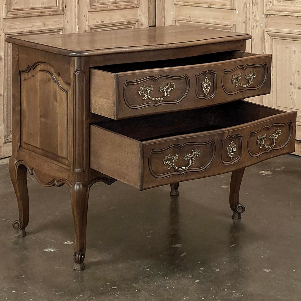 Antique Country French Regence Walnut Commode In Good Condition For Sale In Dallas, TX