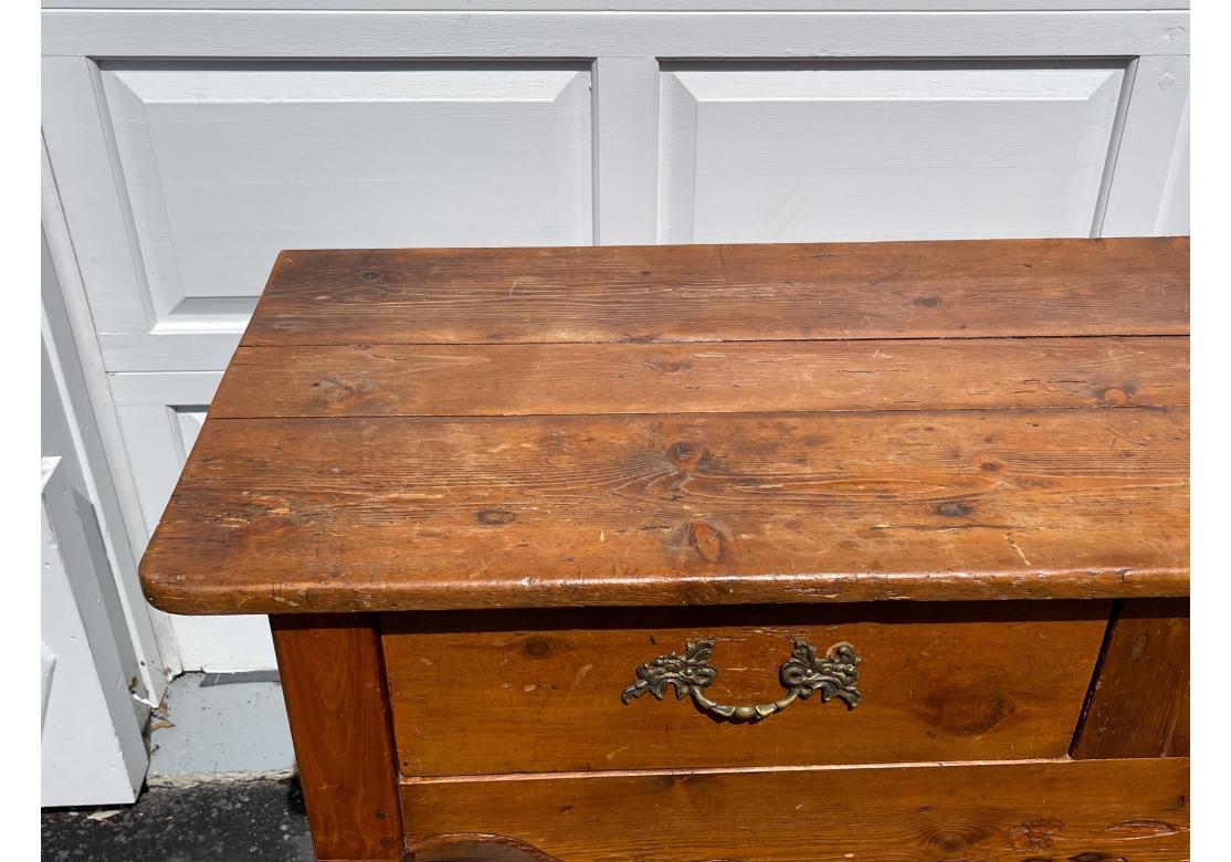 Serveur français ancien Abîmé - En vente à Bridgeport, CT