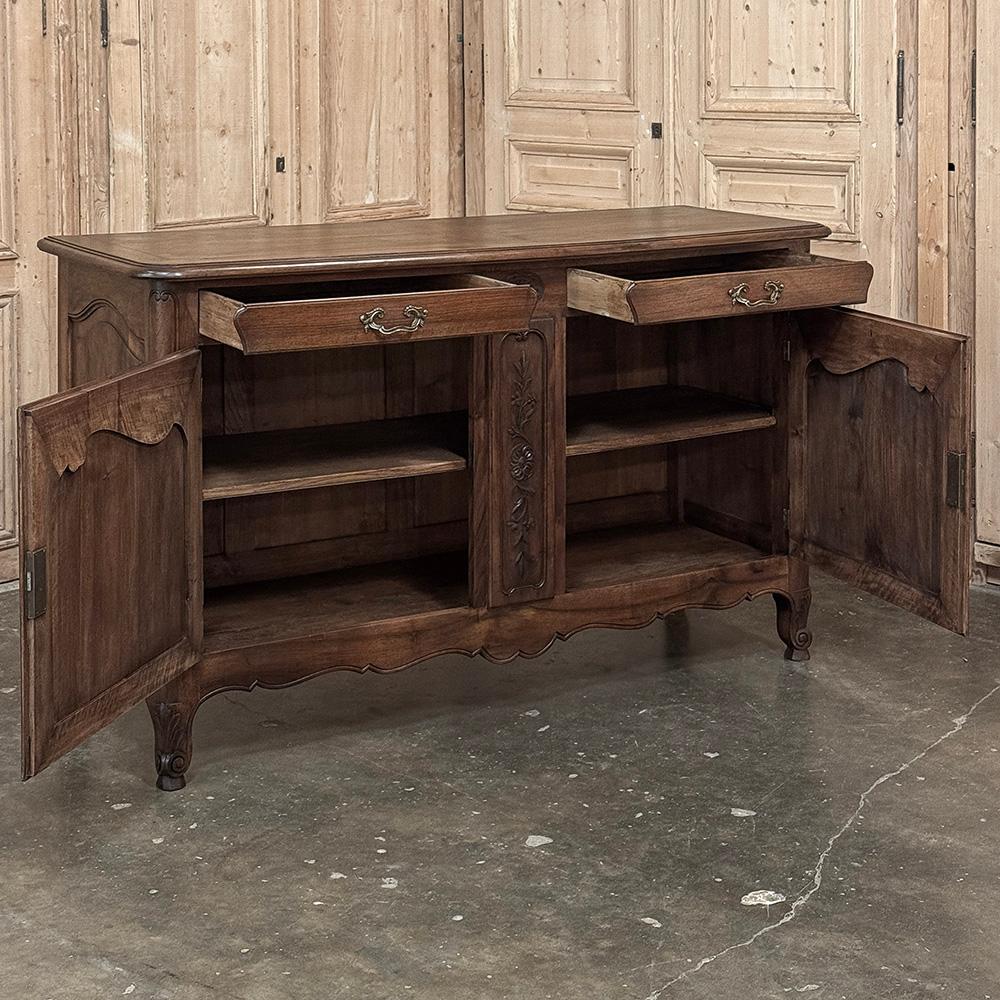 Antique Country French Buffet de Nogal ~ Credenza en venta 7