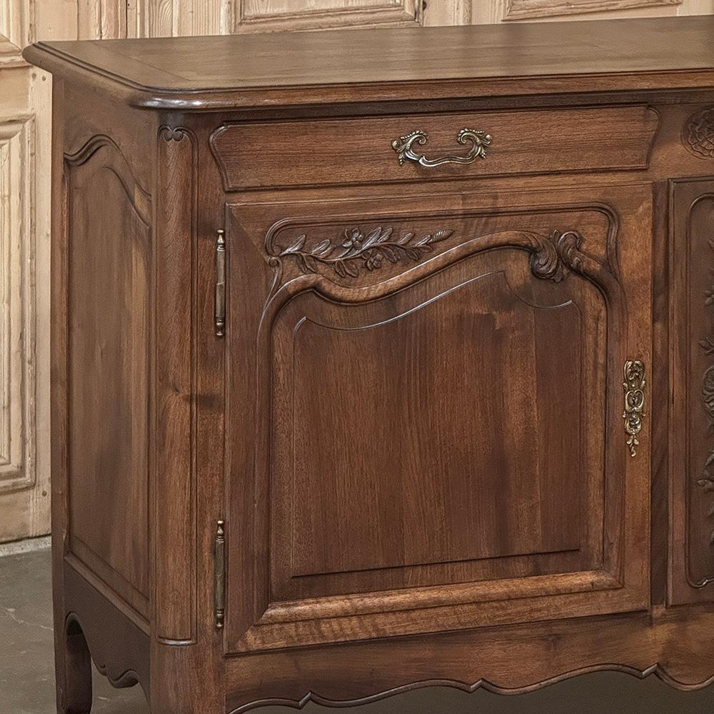 Antique Country French Buffet de Nogal ~ Credenza Francés en venta
