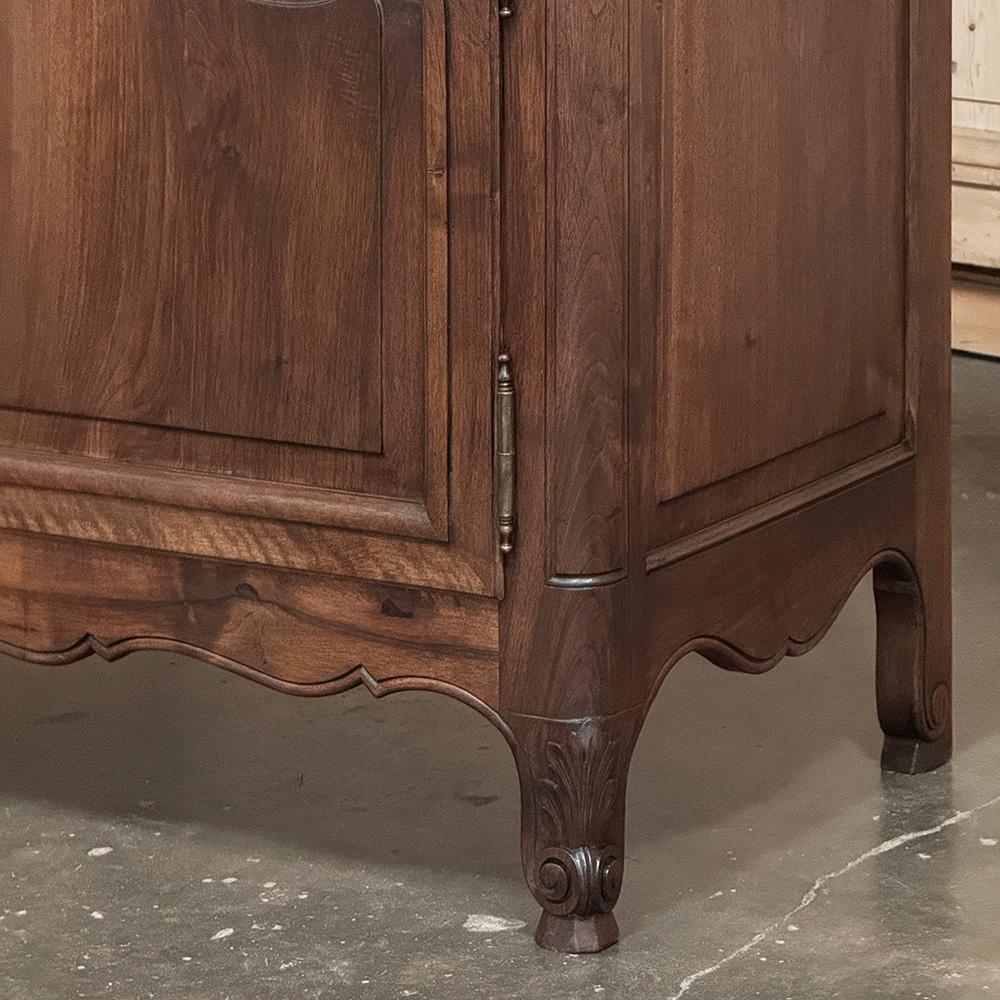 Antique Country French Buffet de Nogal ~ Credenza Latón en venta