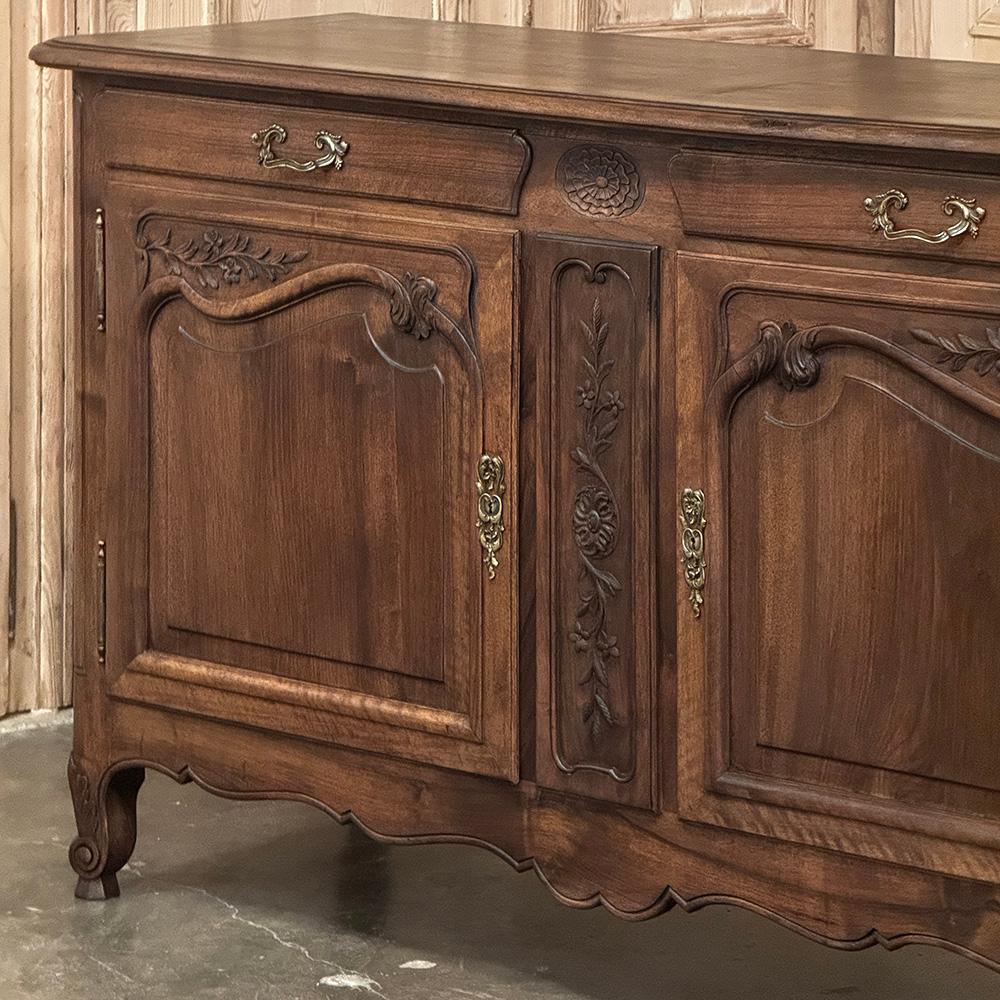 Antique Country French Buffet de Nogal ~ Credenza en venta 1