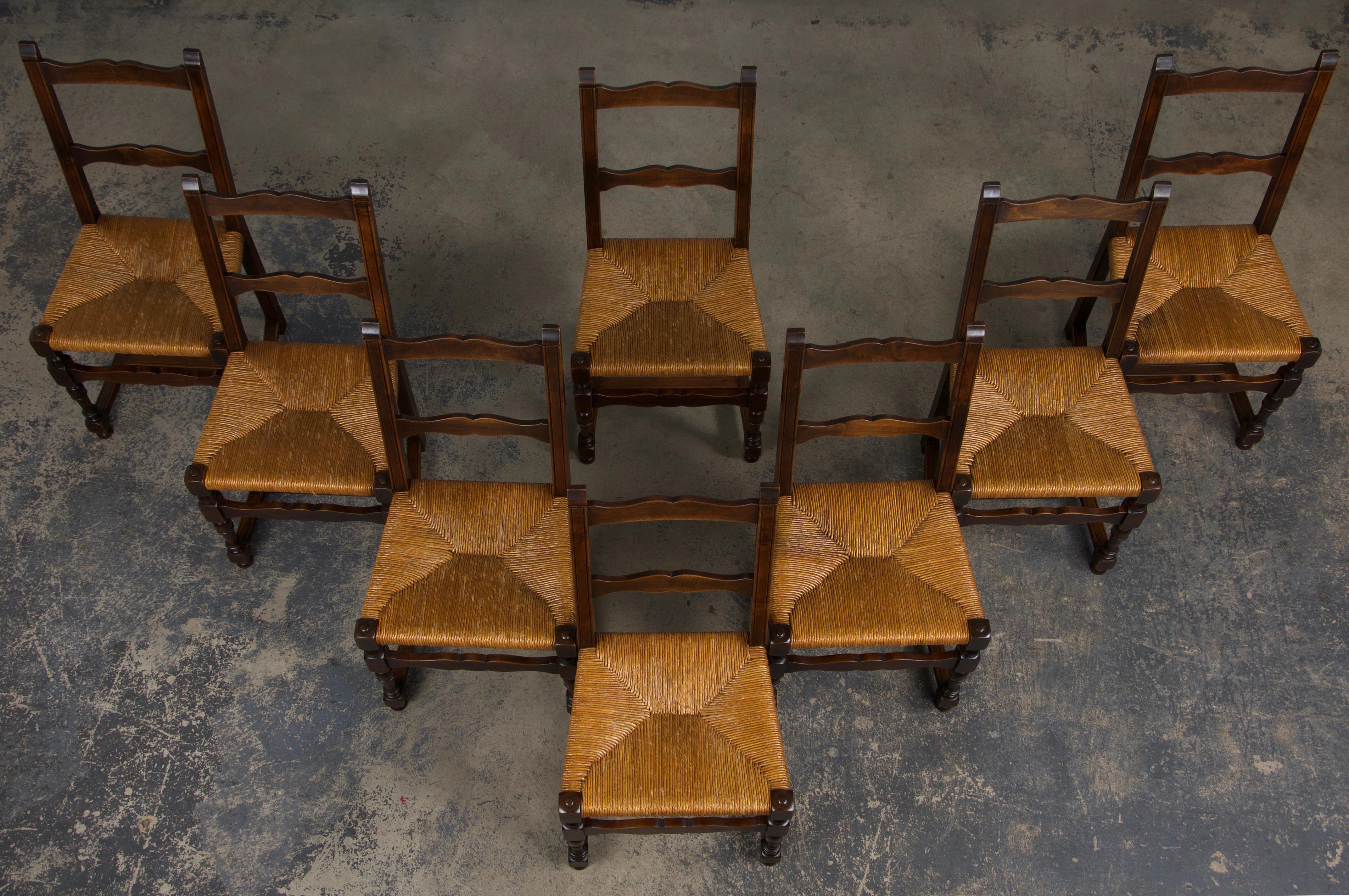 Stile provenzale Antique French Walnut Ladder Back Rush Seats Dining Chairs - Set of 8