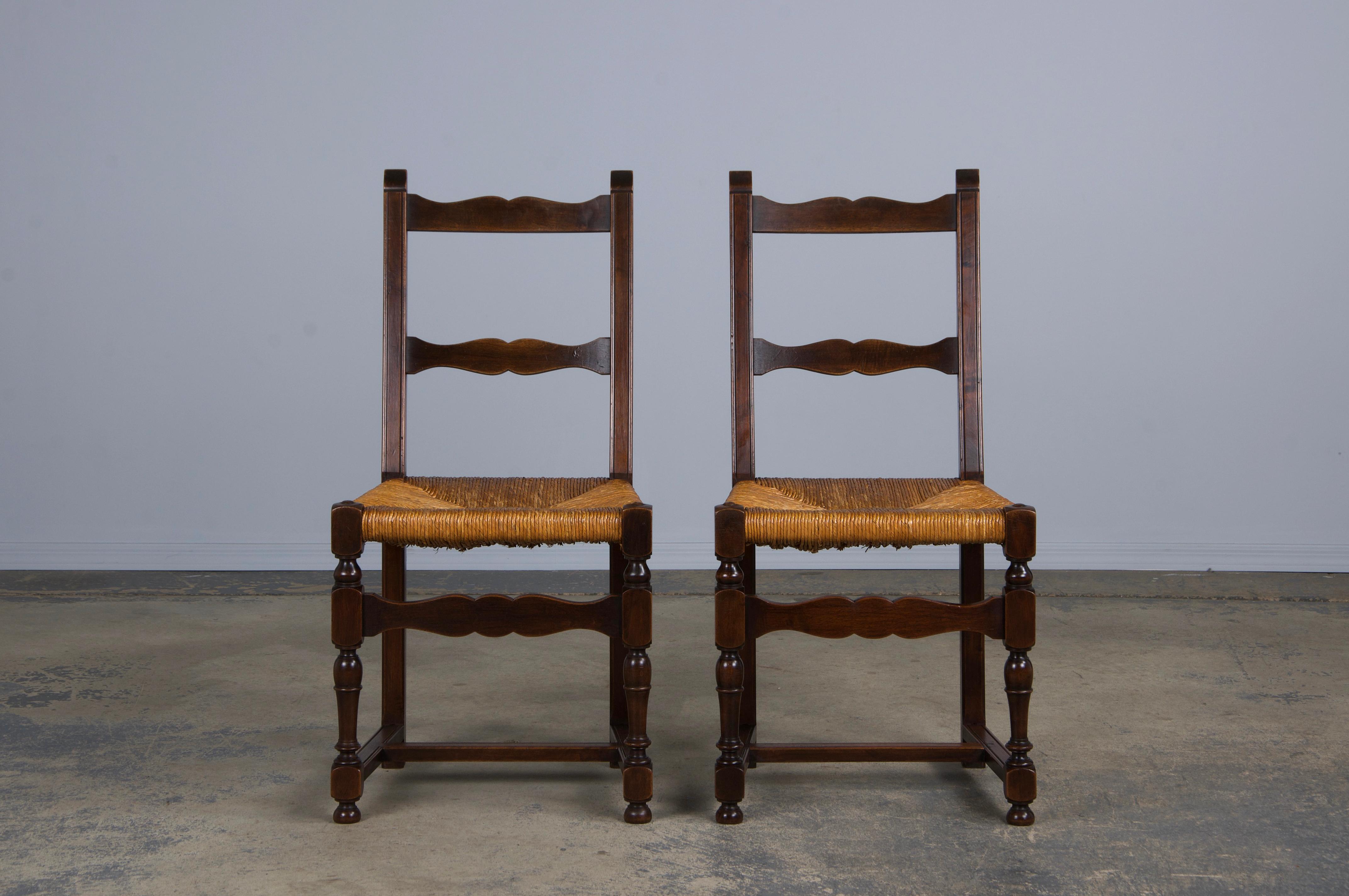 Intagliato a mano Antique French Walnut Ladder Back Rush Seats Dining Chairs - Set of 8