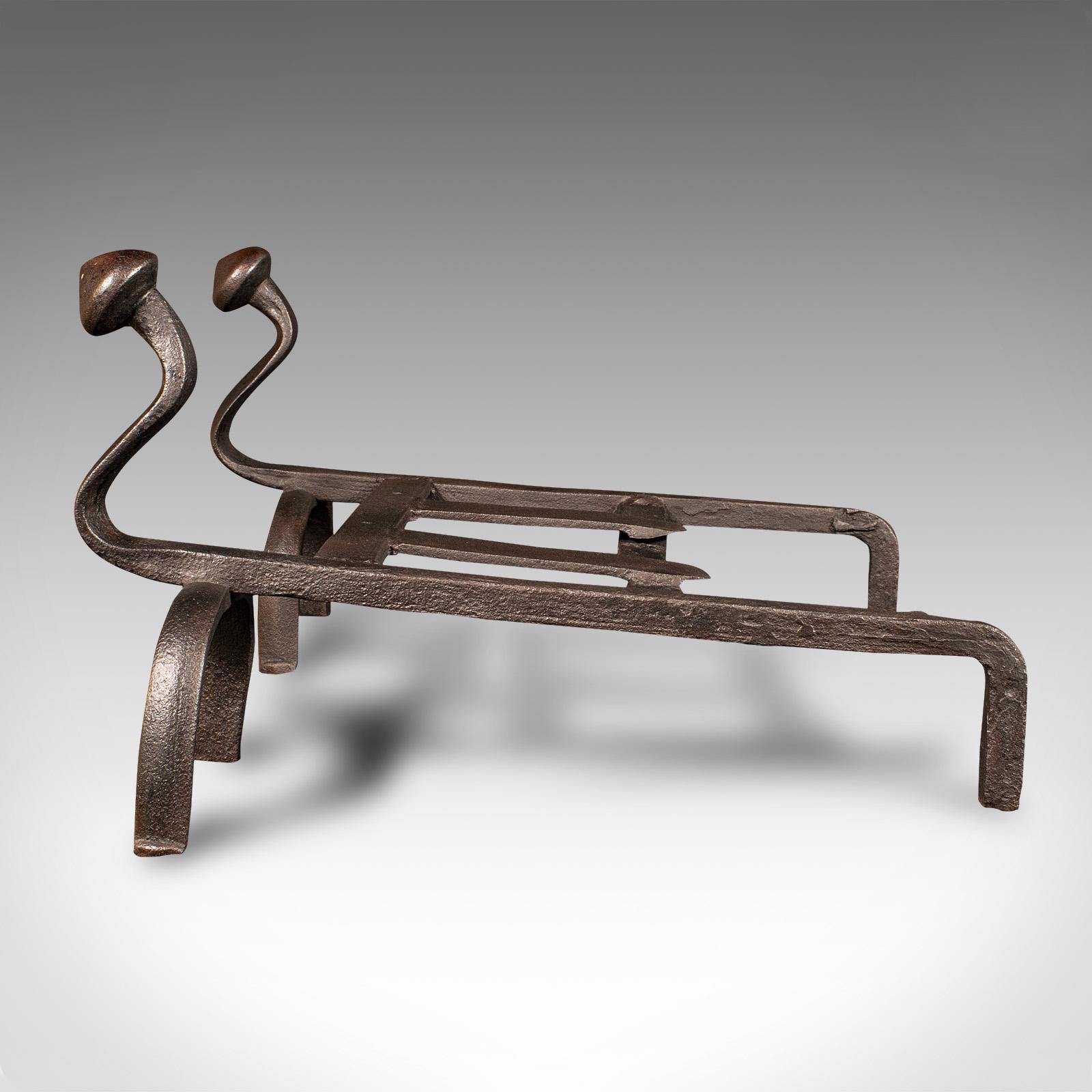 Britannique The English House of Antiques Antiques Country Antiques, English, Cast Iron Fire Grate, Victorian, 1850 en vente