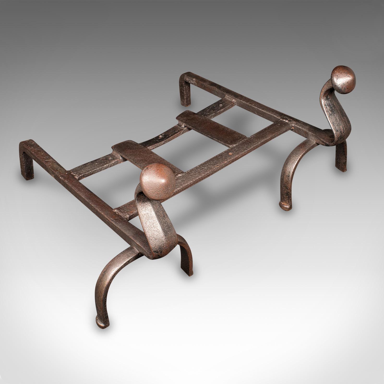 XIXe siècle The English House of Antiques Antiques Country Antiques, English, Cast Iron Fire Grate, Victorian, 1850 en vente
