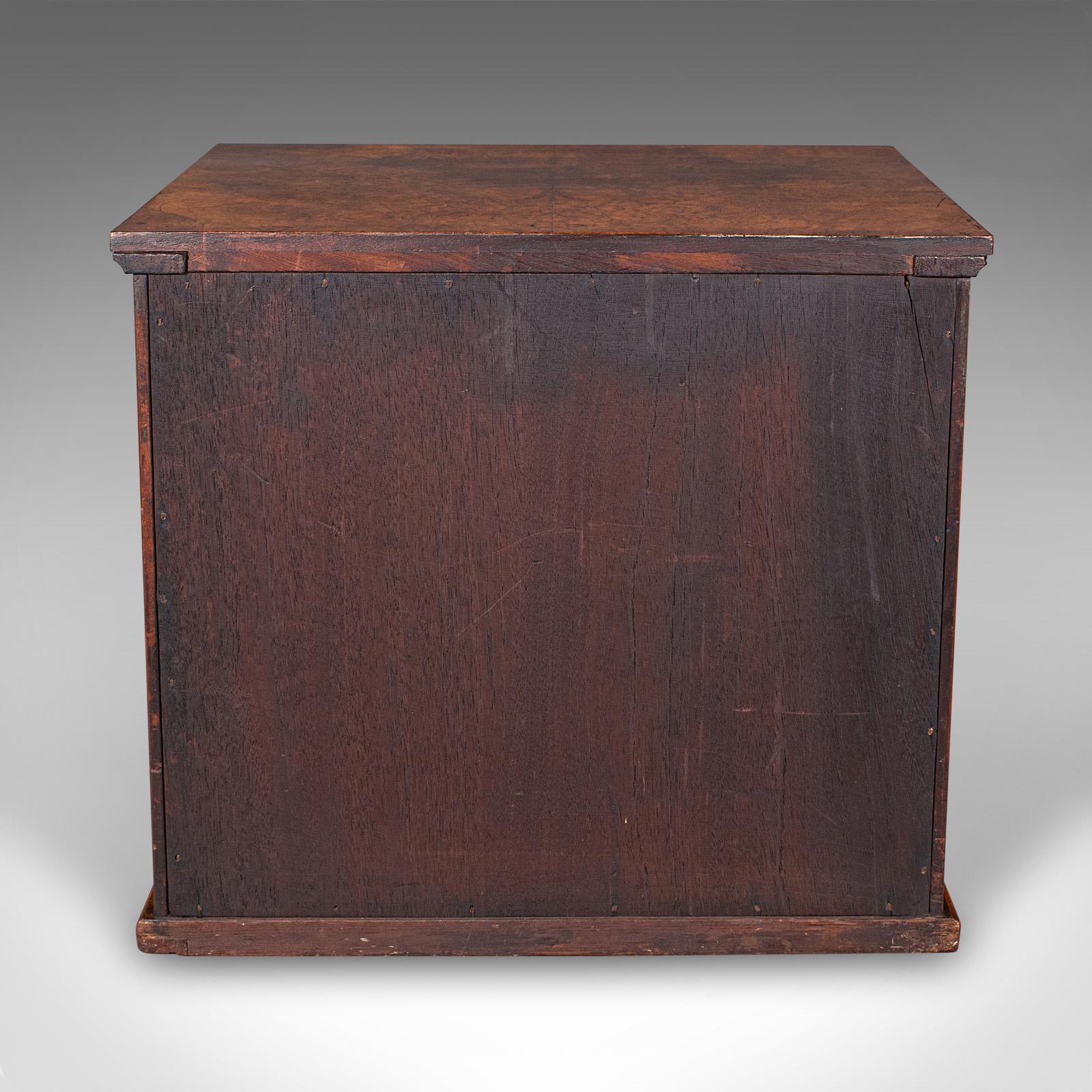 Metà XIX secolo The House of Antiques Cassettiera per tovaglioli, inglese, mobile portaoggetti, primi anni vittoriani in vendita