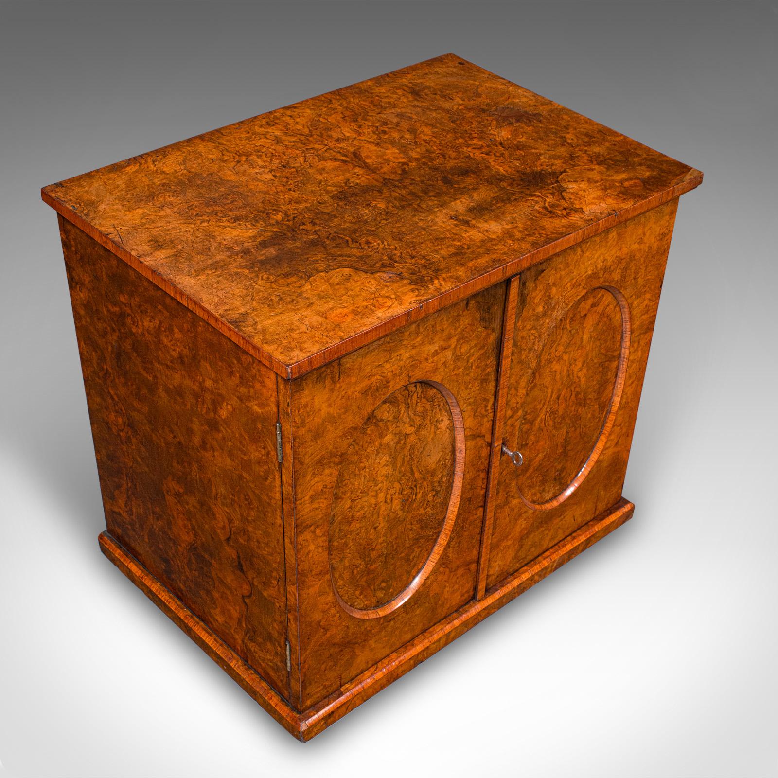 The House of Antiques Cassettiera per tovaglioli, inglese, mobile portaoggetti, primi anni vittoriani in vendita 1