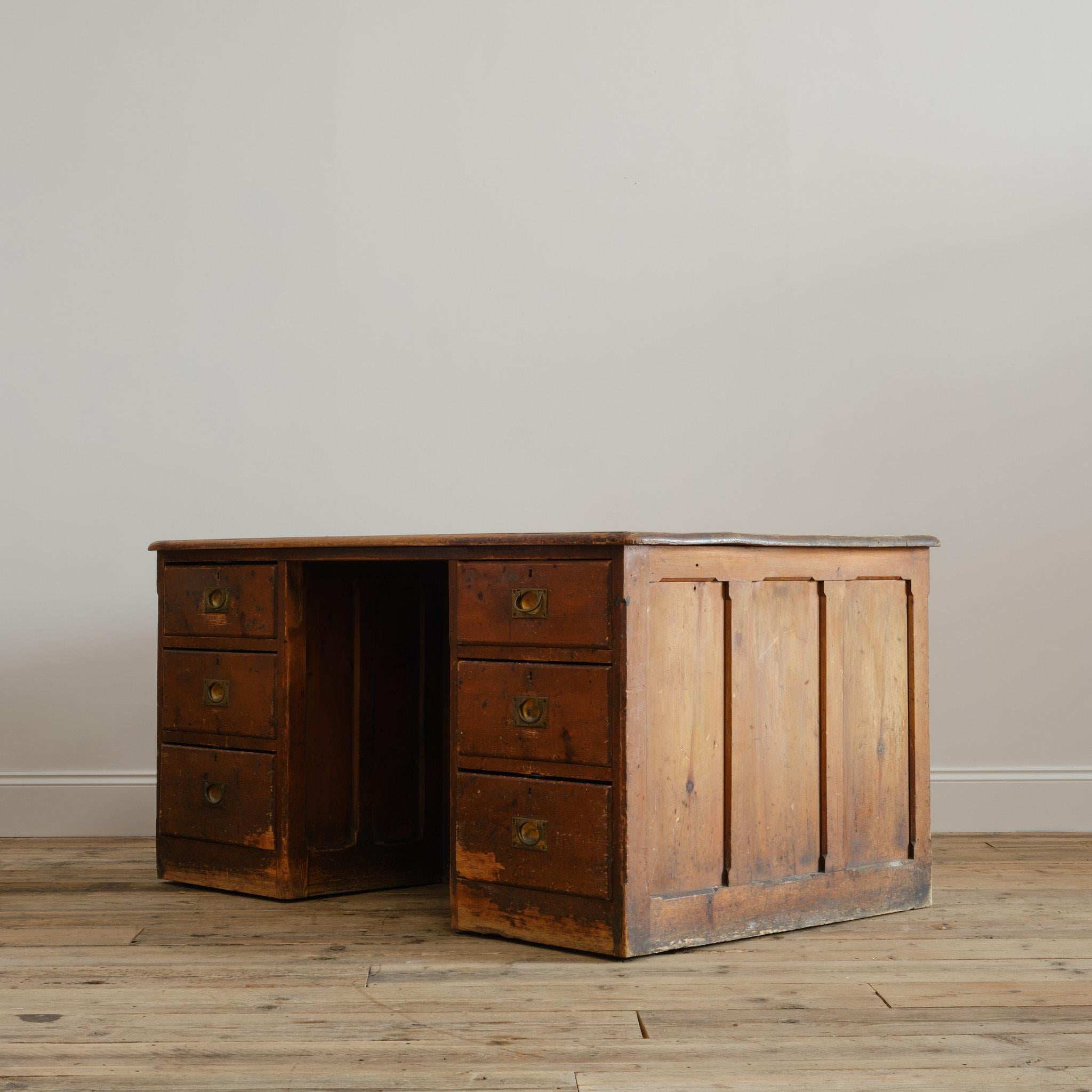 Antique Country House Pine Pedestal Desk - Holkham Hall In Distressed Condition In Batley, GB