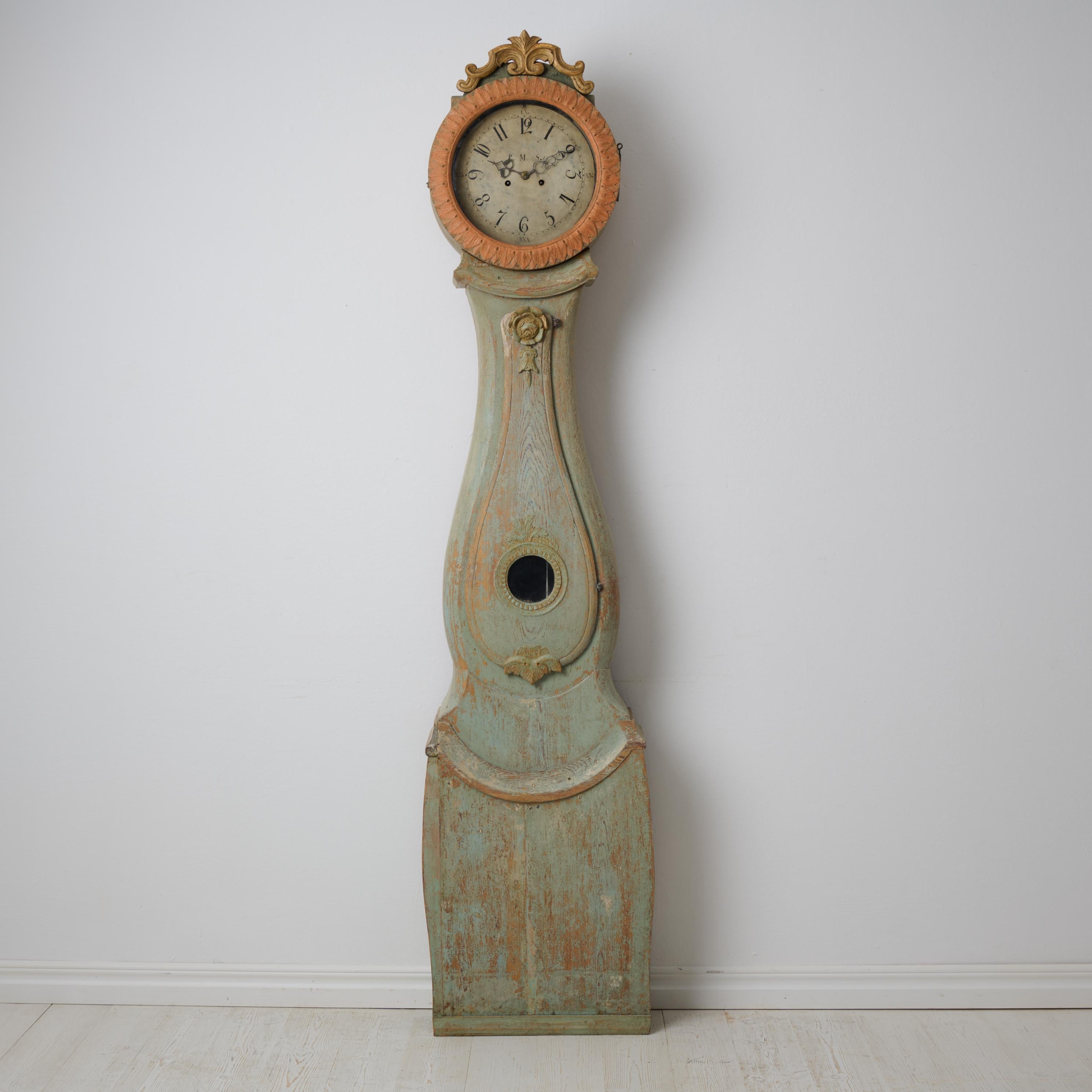 Antique Country Long Case Clock in Rococo Style from Sweden with Original Paint In Good Condition For Sale In Kramfors, SE