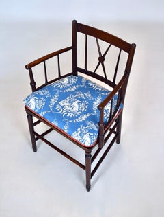 Fauteuil à dossier croisé d'époque Régence avec coussin Brunschwig & Fils