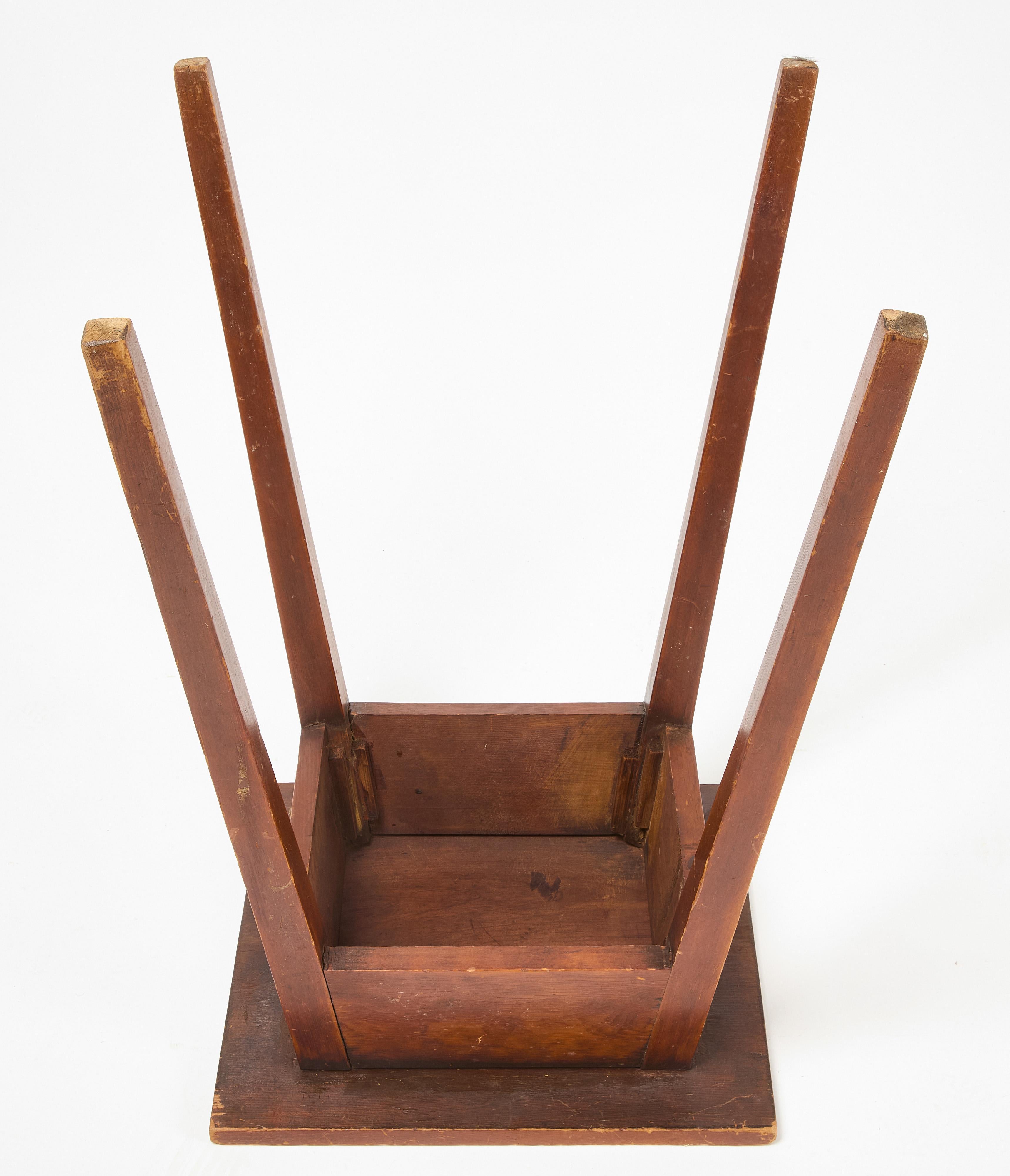 Table d'appoint Hepplewhite à pieds évasés. Nouvelle Angleterre, vers 1820.
Etat original.

