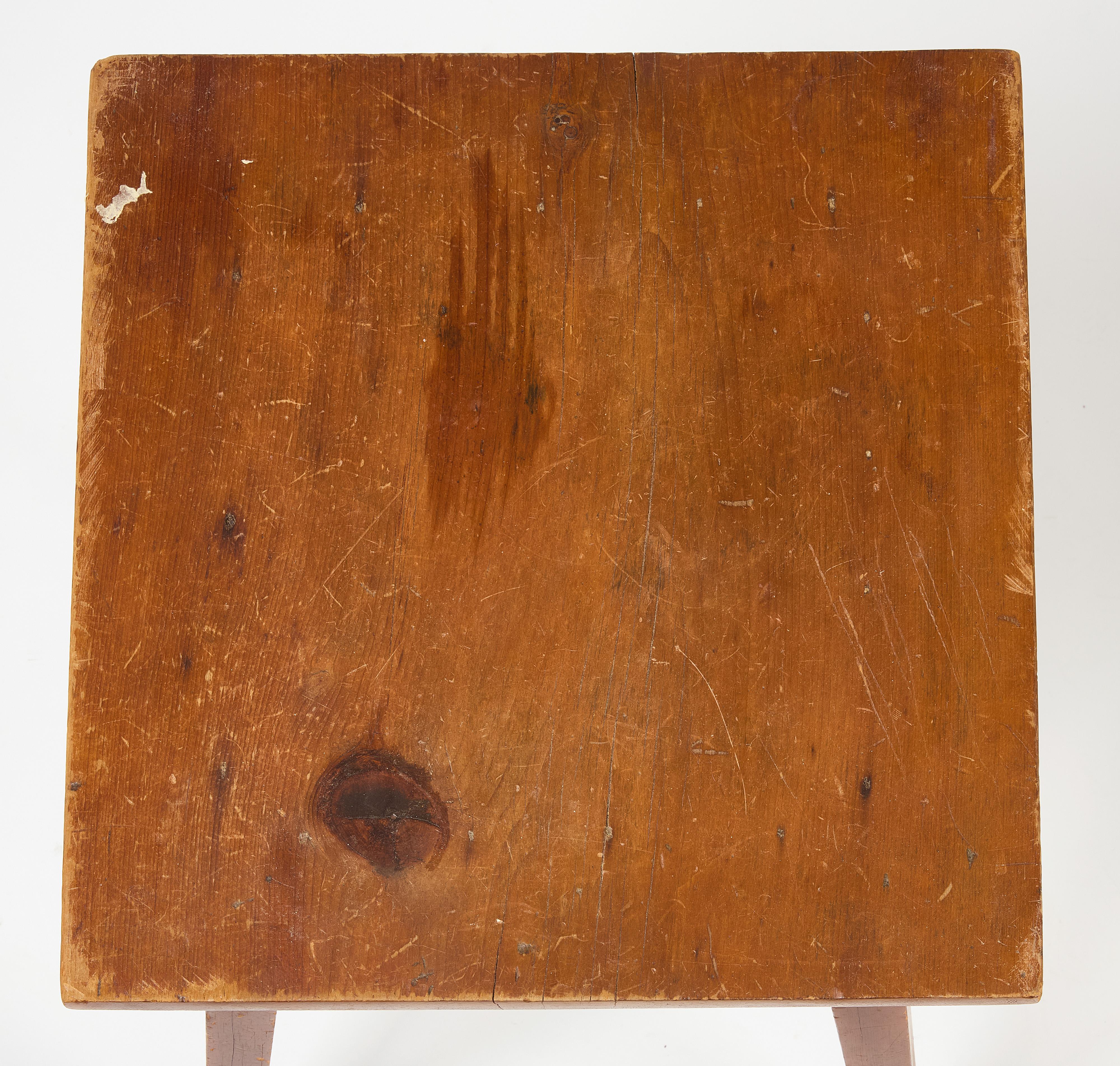 Américain Antiquities Country Splayed Stand en vente