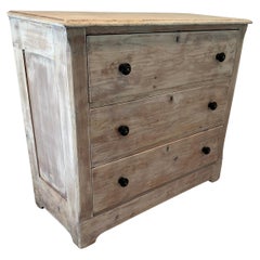 Commodes and Chests of Drawers